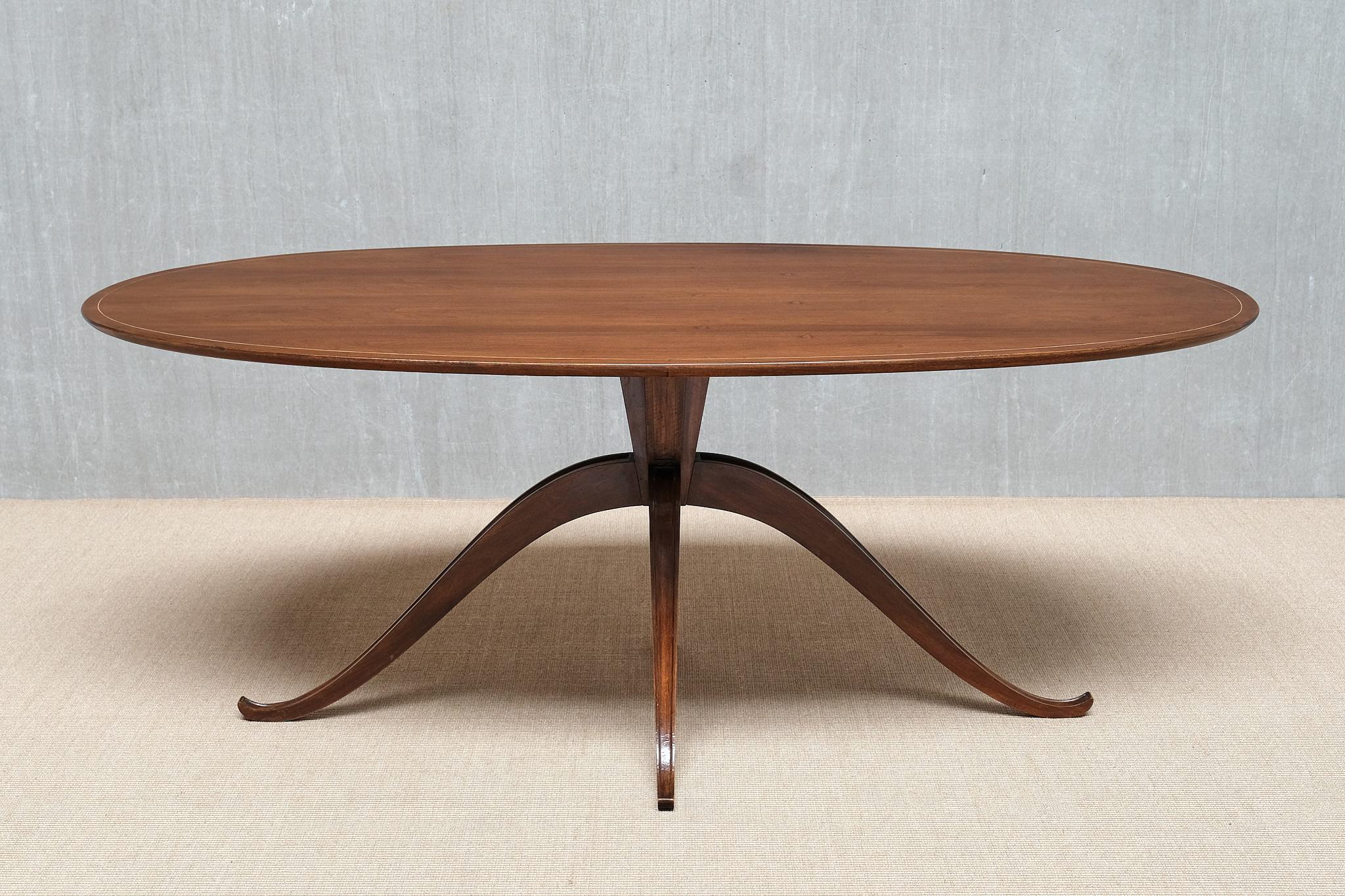 Exceptionnelle table de salle à manger ovale en noyer attribuée à Franco Buzzi, Italie, années 1940 en vente 10