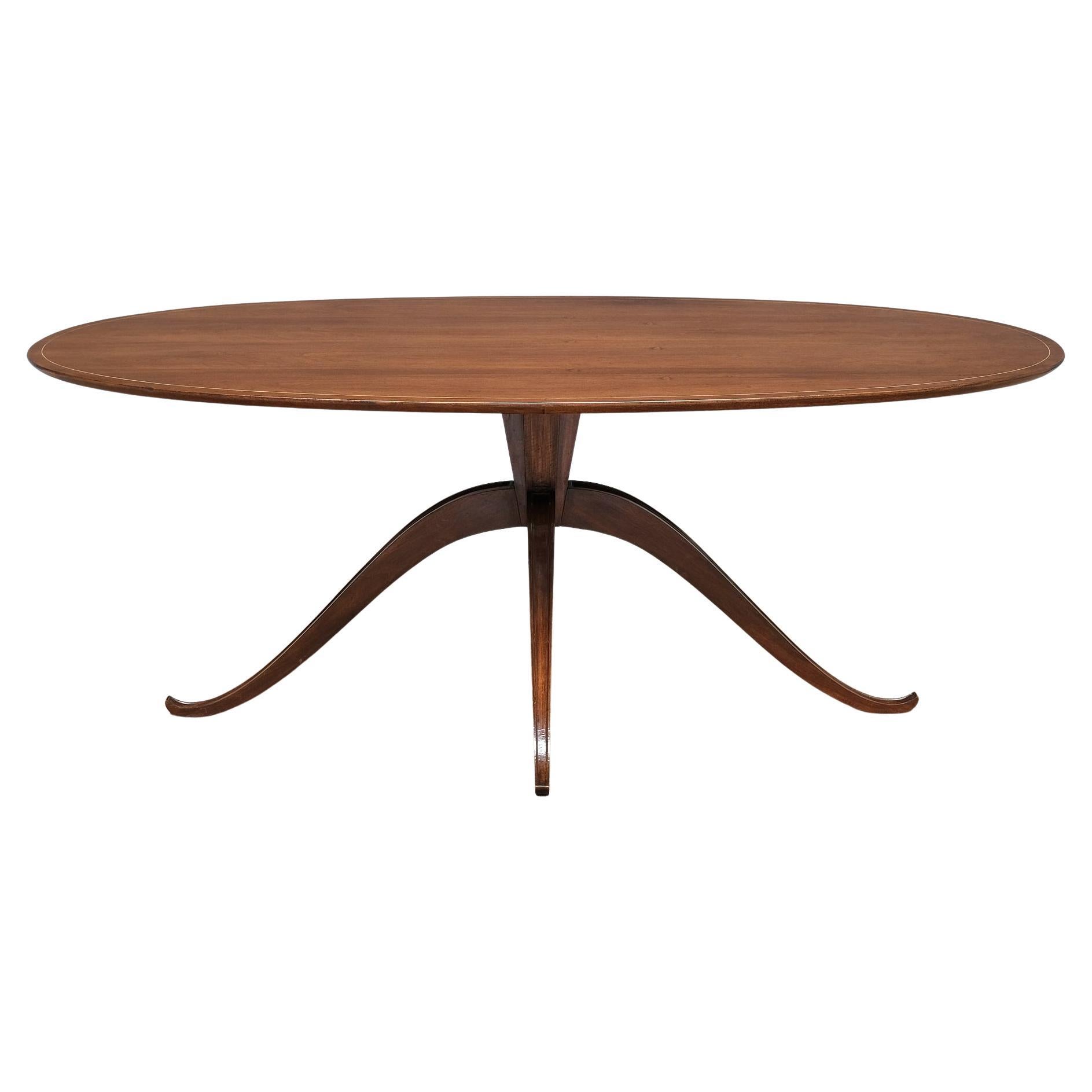 Exceptionnelle table de salle à manger ovale en noyer attribuée à Franco Buzzi, Italie, années 1940 en vente