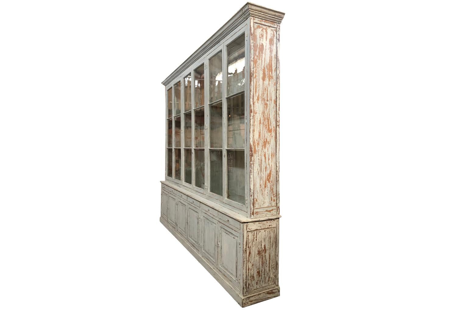 An outstanding and exceptional 19th century Deux corps bookcase - bibliotheque from the Provence area of France. Grand scale with beautiful display and storage capacity.