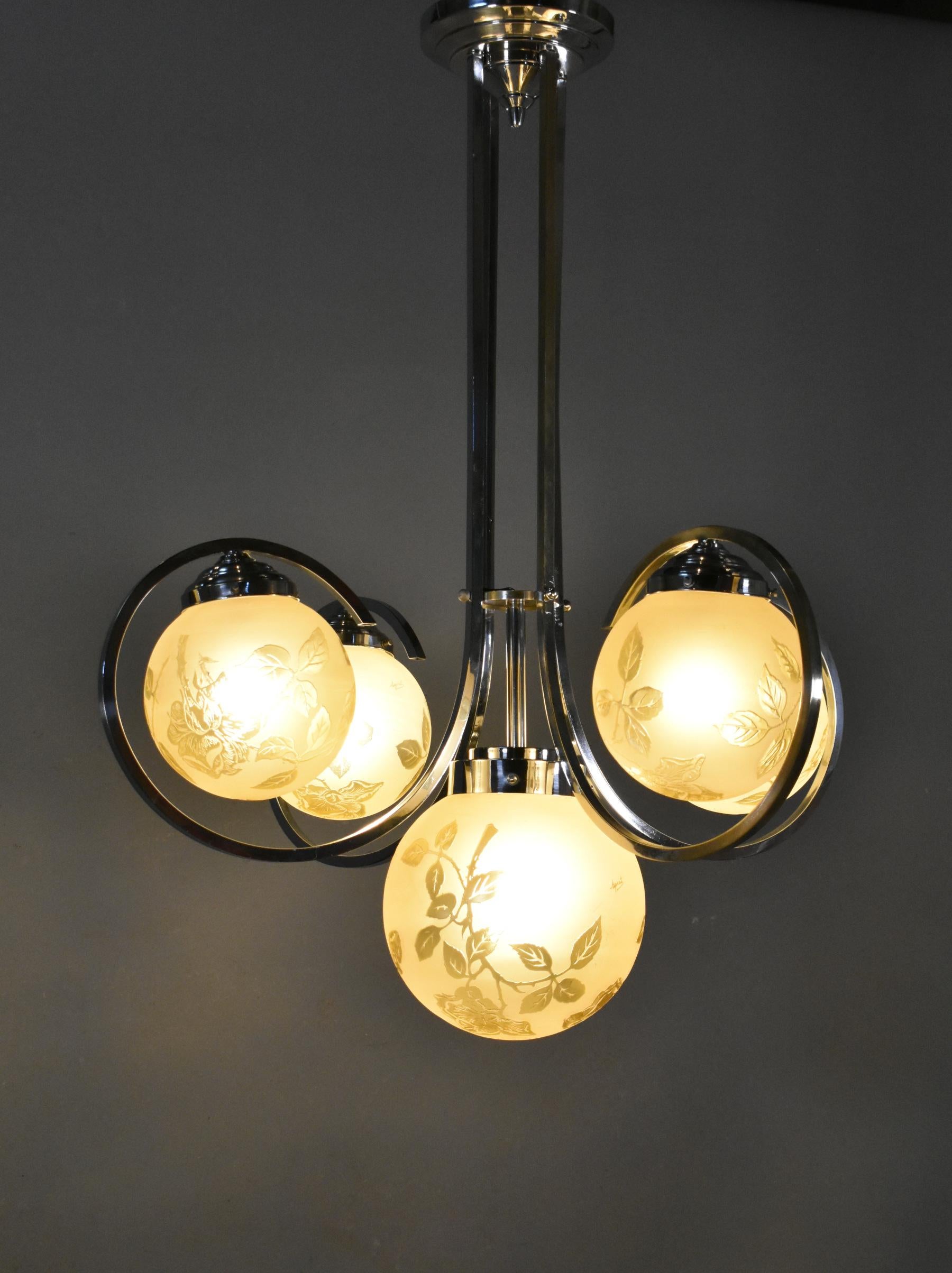 Exceptional French Art Deco Chandelier Light In Good Condition In SAINTE-COLOMBE, FR