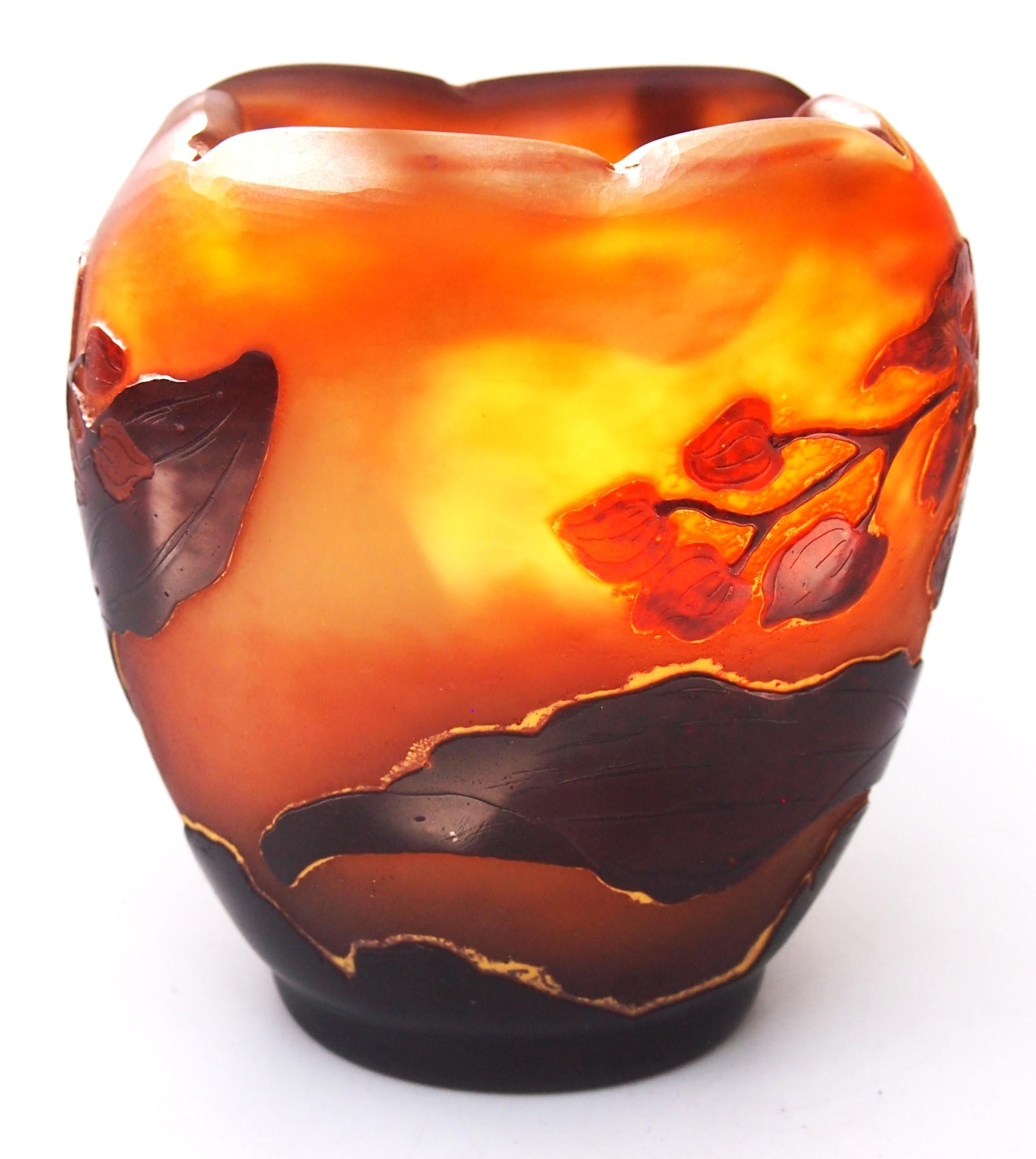 Art nouveau Exceptionnel vase en verre camé Emile Galle marbré Art Nouveau français -Orchids en vente