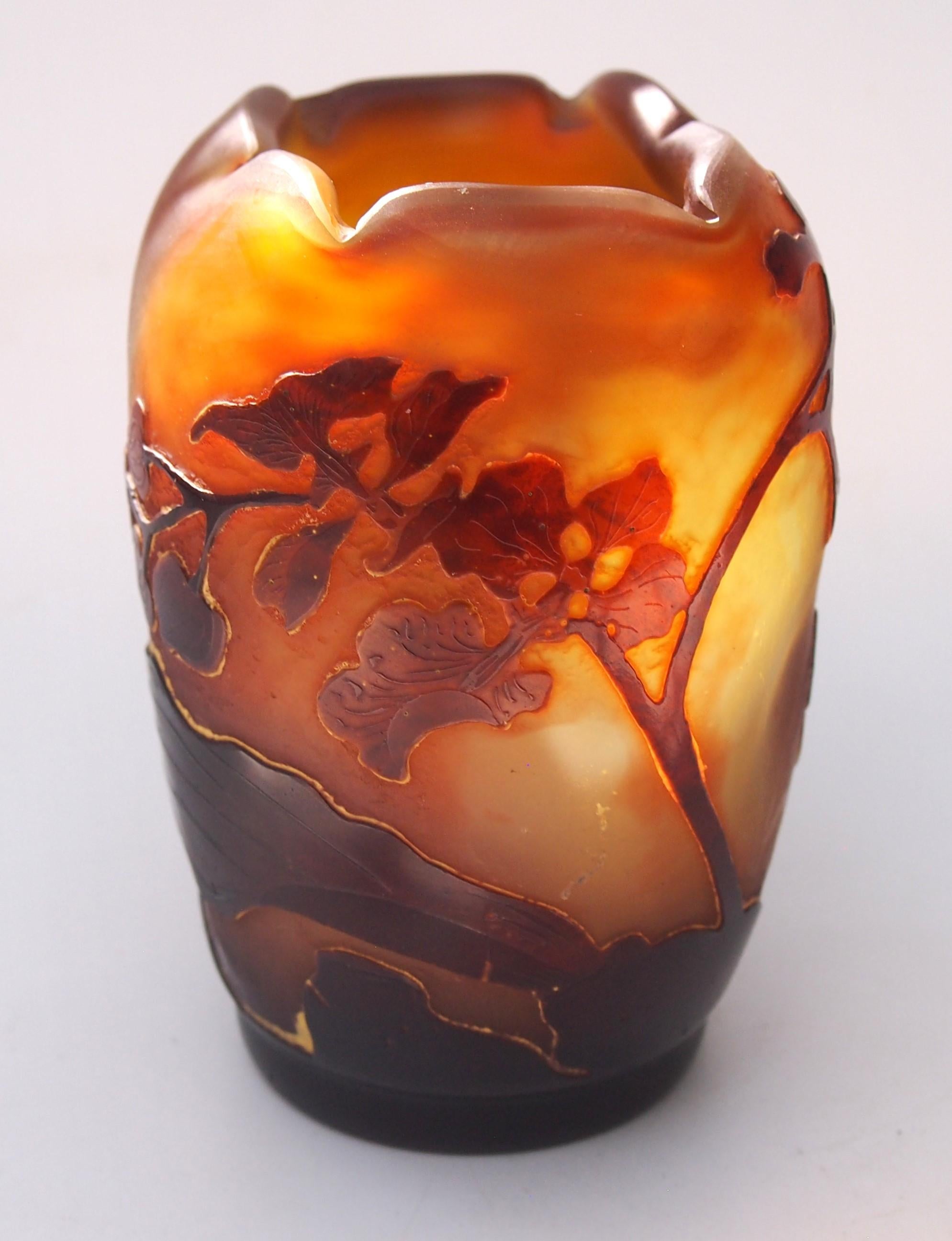 Français Exceptionnel vase en verre camé Emile Galle marbré Art Nouveau français -Orchids en vente