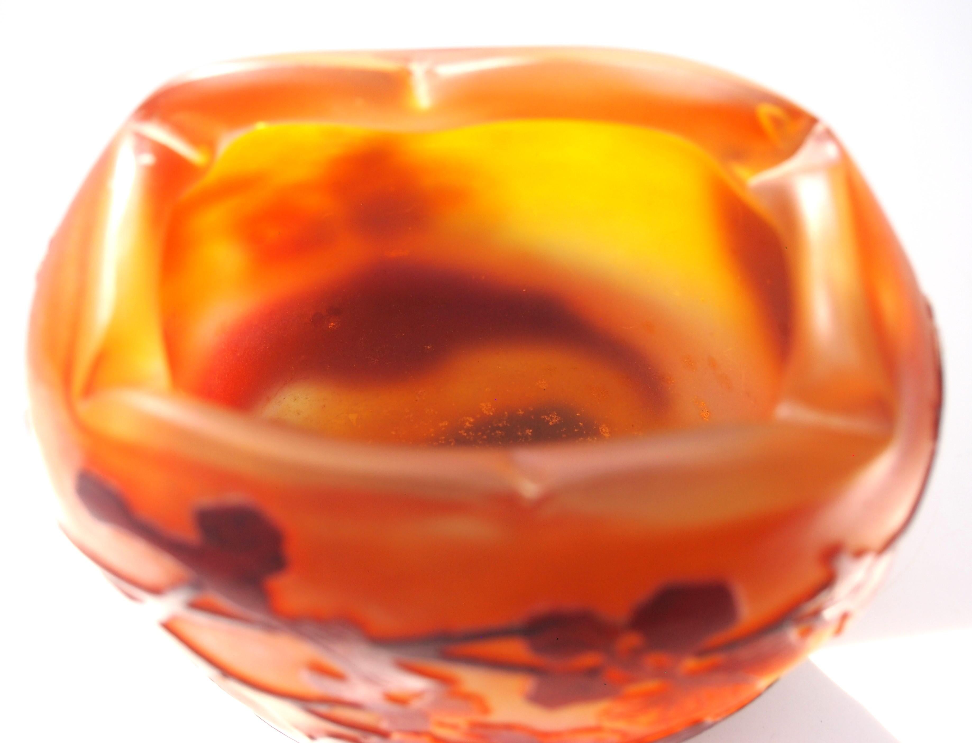 Début du 20ème siècle Exceptionnel vase en verre camé Emile Galle marbré Art Nouveau français -Orchids en vente