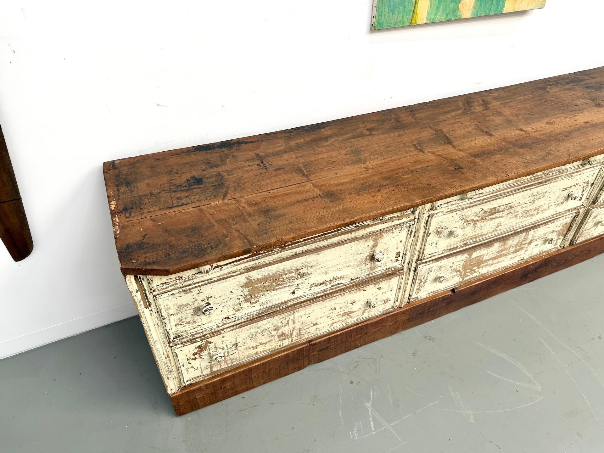 Exceptional french draper’s cabinet in pine, circa 1900 For Sale 7