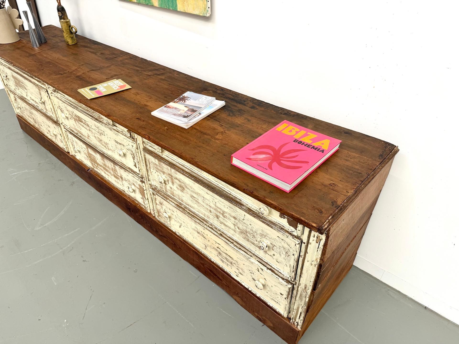 Exceptional french draper’s cabinet in pine, circa 1900 For Sale 11
