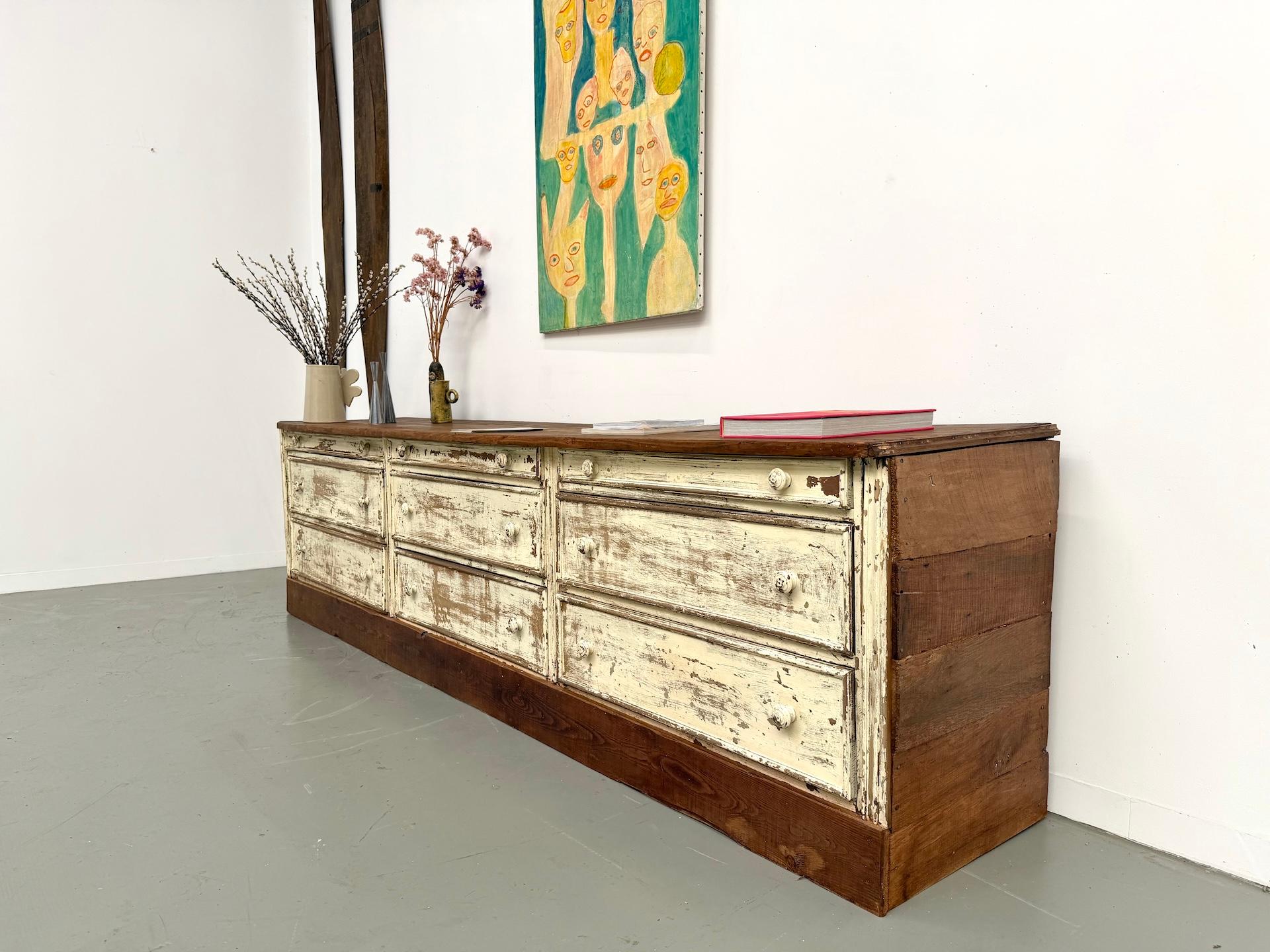 Exceptional french draper’s cabinet in pine, circa 1900 For Sale 12