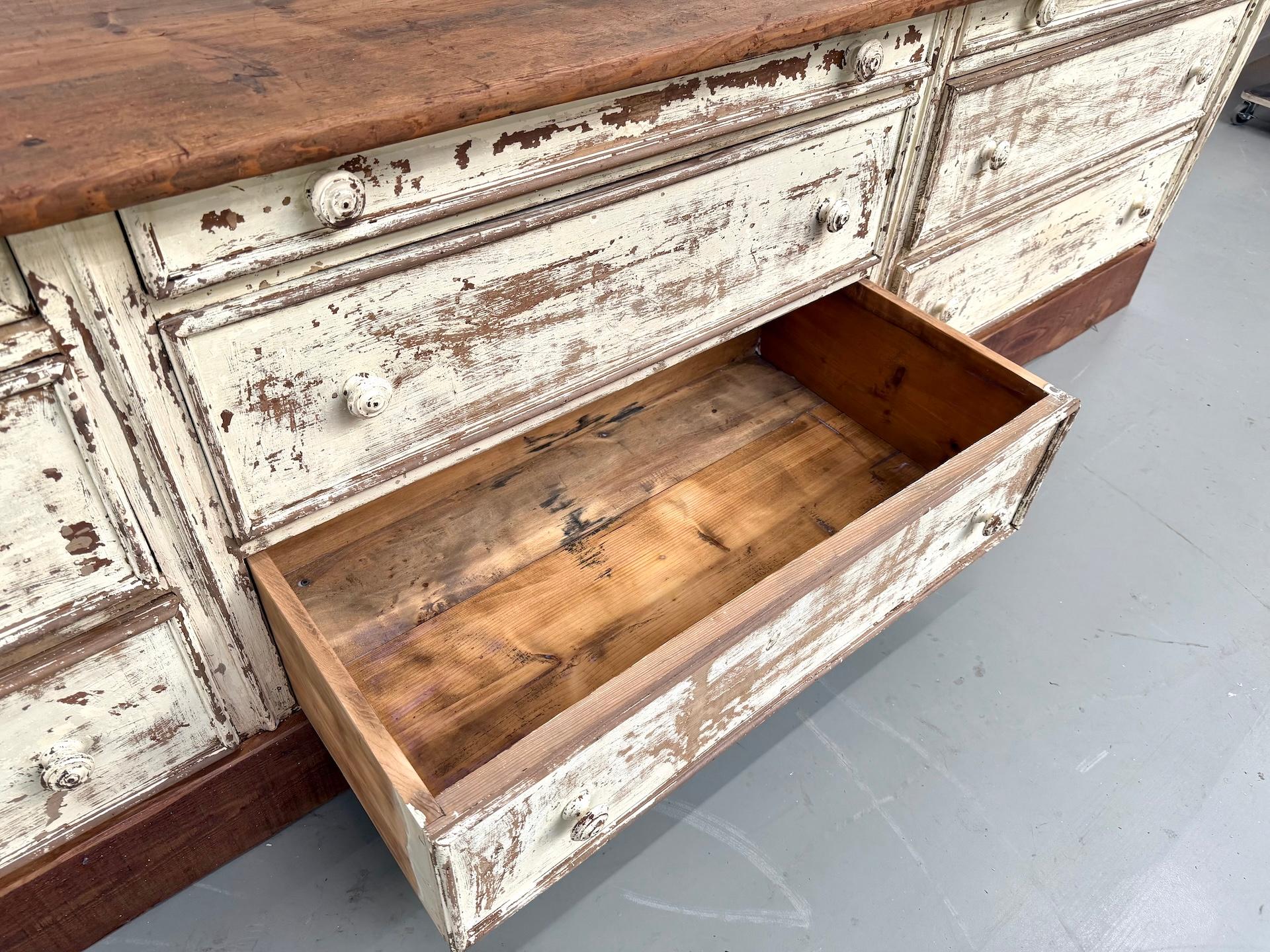 Exceptional french draper’s cabinet in pine, circa 1900 For Sale 2