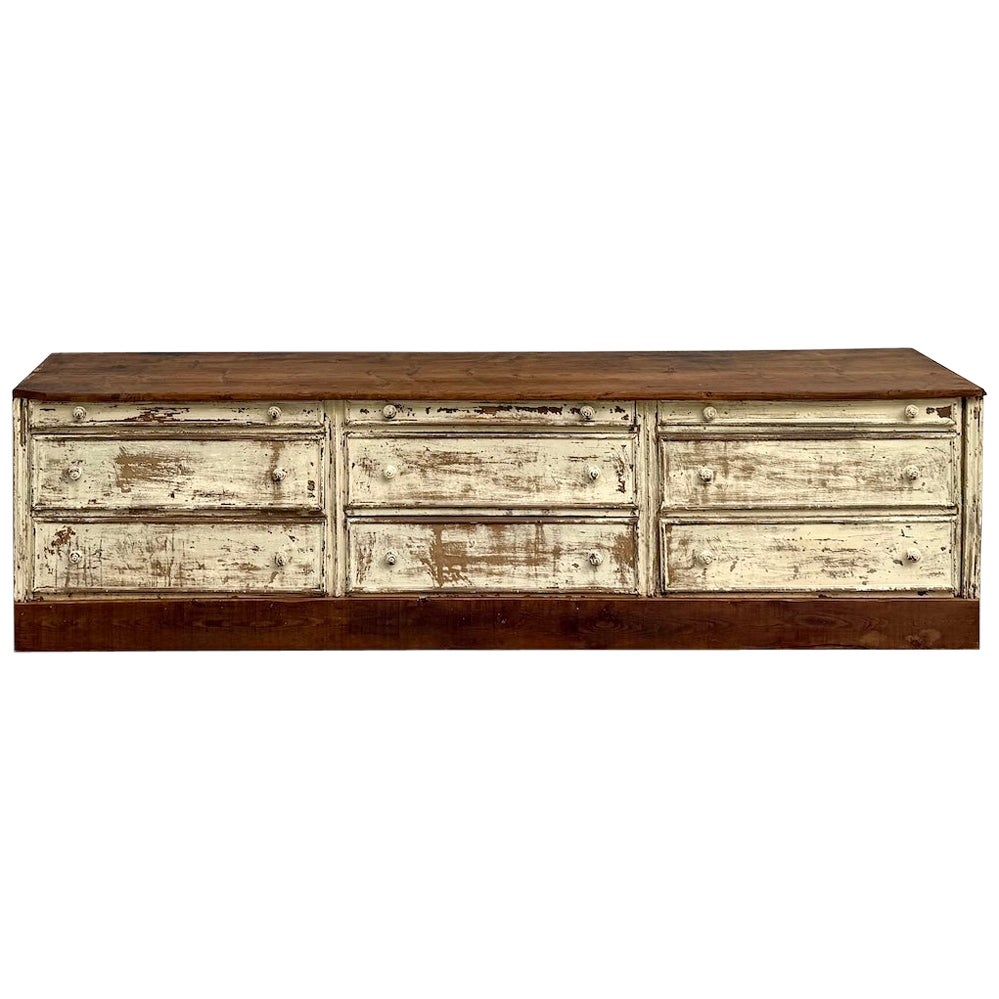 Exceptional french draper’s cabinet in pine, circa 1900 For Sale