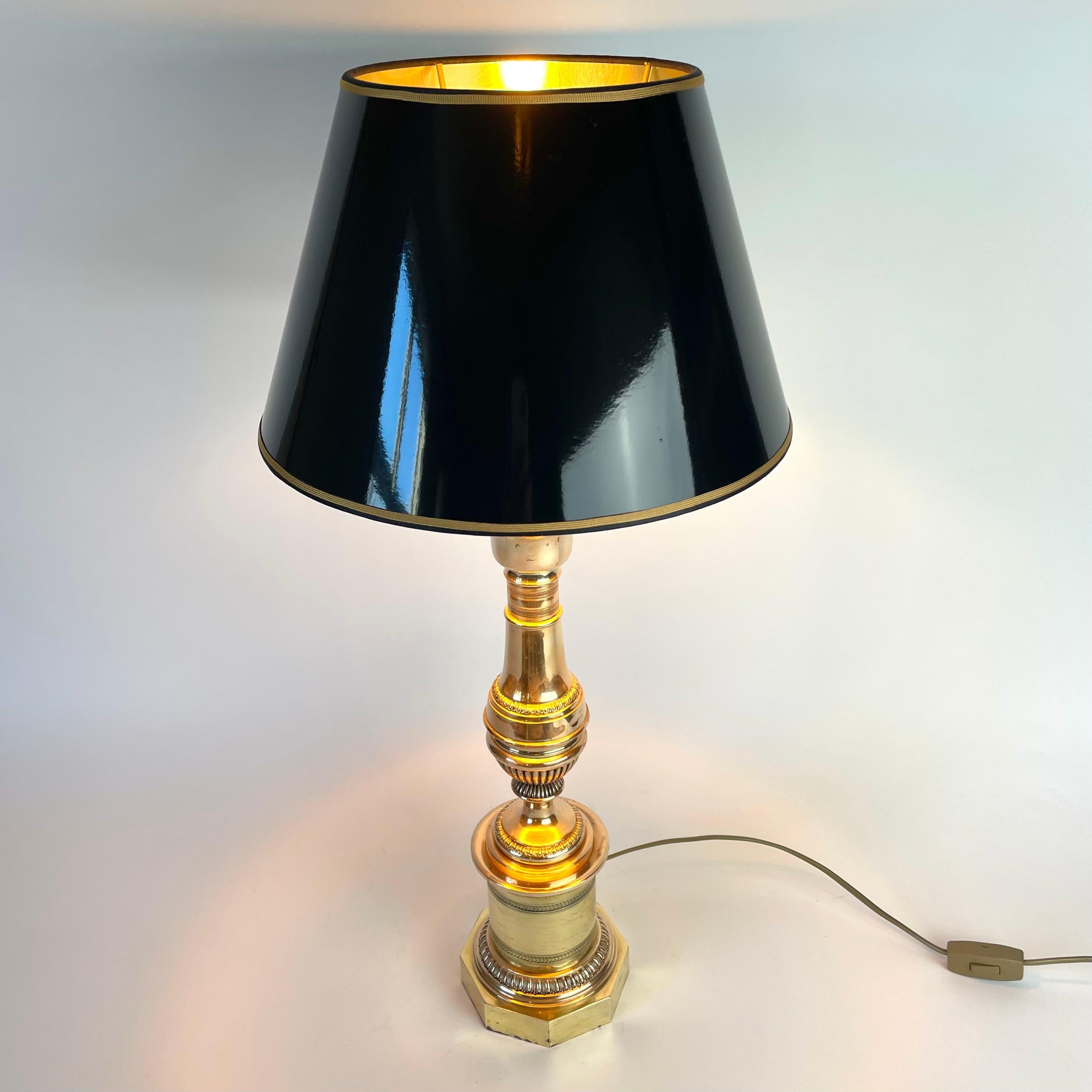 Français Exceptionnelle lampe de table Empire en laiton, années 1820 en vente