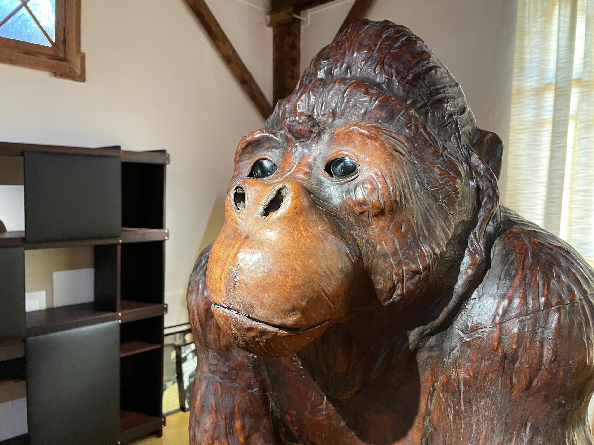 Exceptional French Gorilla Sculpture Diorama, mid-19th century In Good Condition For Sale In L’ISLE-SUR-LA-SORGUE, FR
