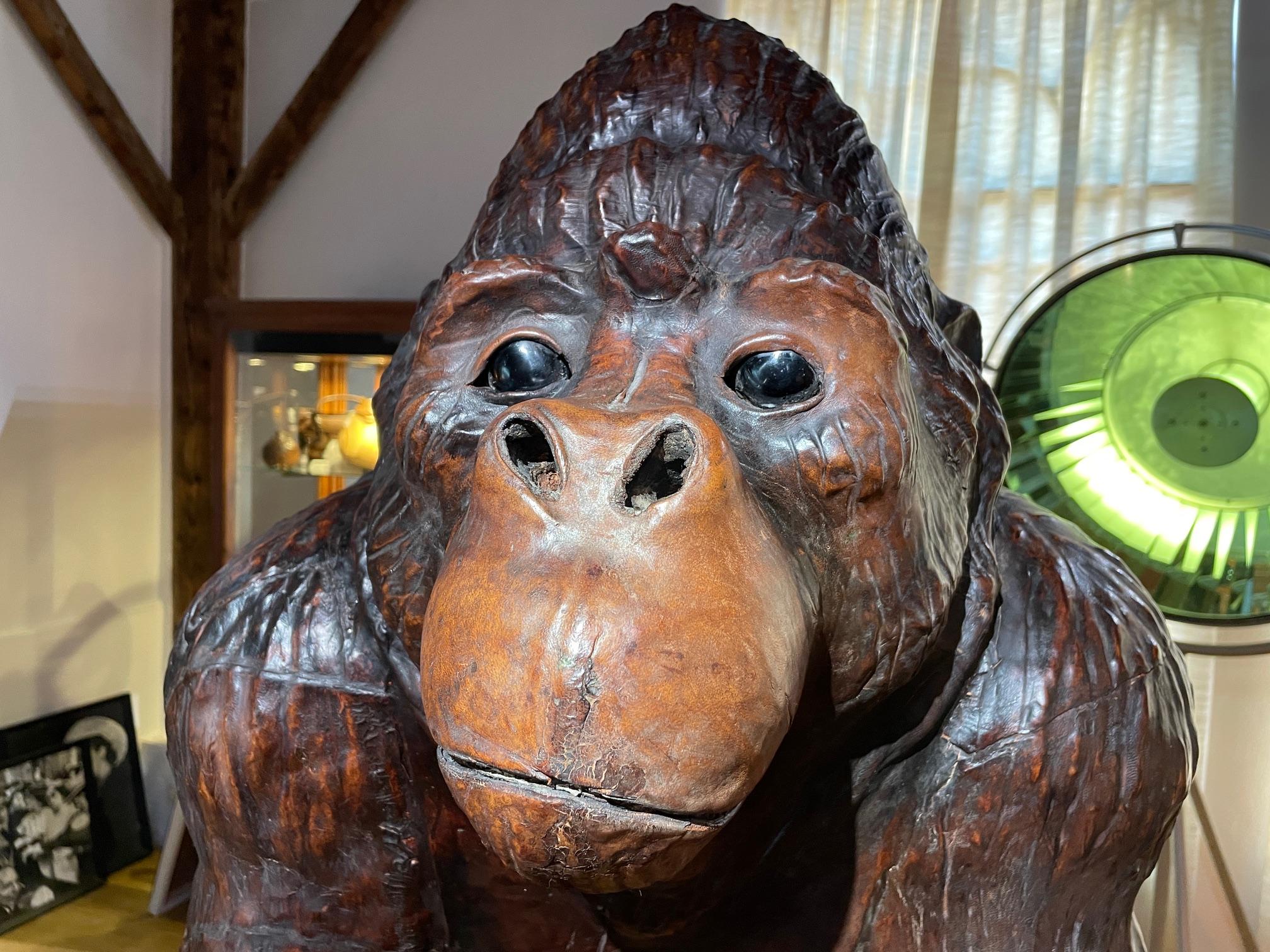 19th Century Exceptional French Gorilla Sculpture Diorama, mid-19th century For Sale