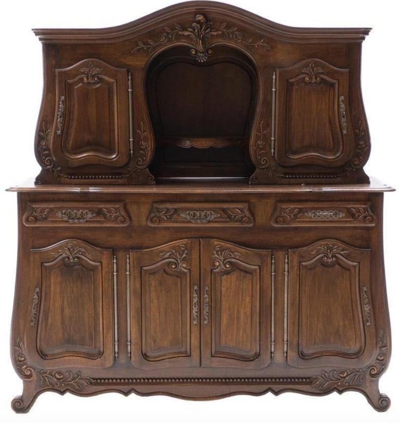 An extraordinary French walnut cabinet by Louis Majorelle (1859–1926) exceptionally executed period Art Nouveau styling. Circa 1900.

Majorelle know for often ornamented his pieces with gracefully-sculpted sumptuous organic natural forms, using a