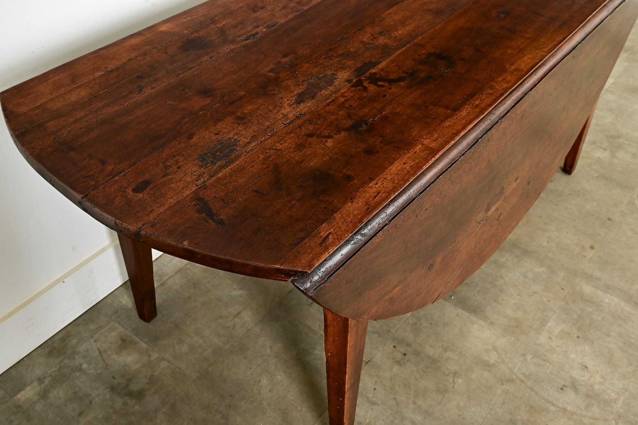 Exceptional French Oval Walnut Drop Leaf Dining Table In Good Condition In Baton Rouge, LA