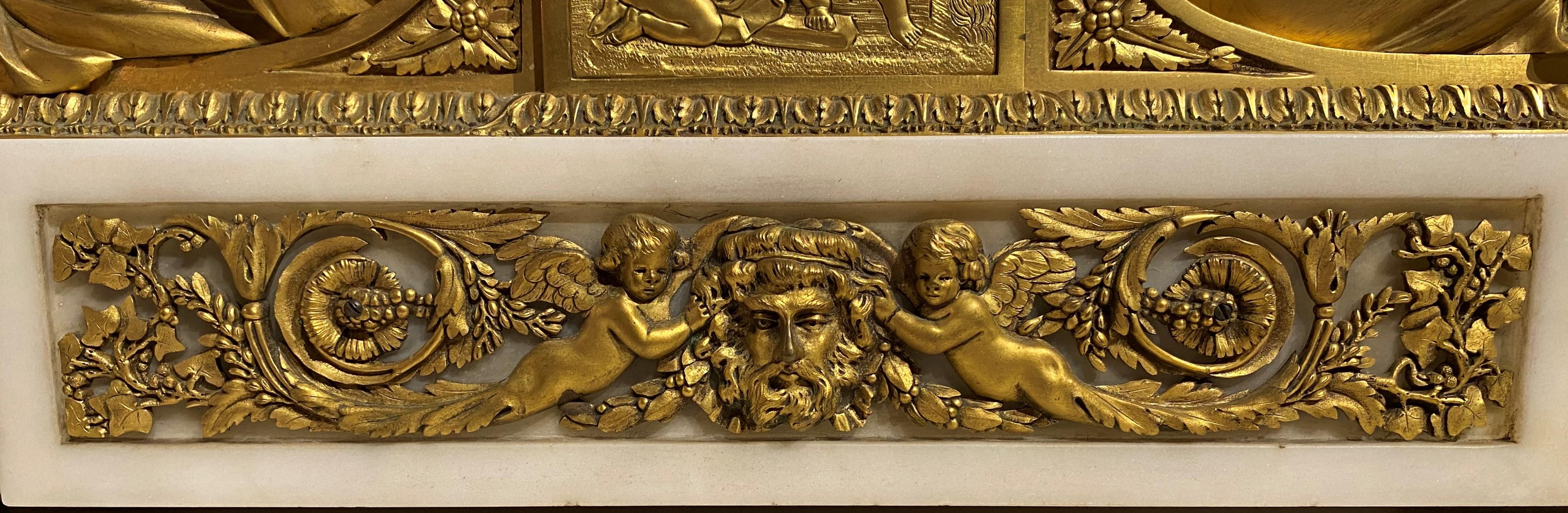 Außergewöhnliche französische Tiffany & Co-Kaminuhr aus vergoldeter Bronze mit Marmorsockel im Angebot 5