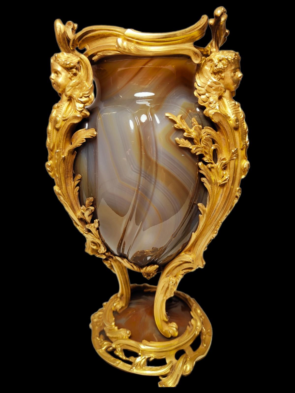Außergewöhnliche französische Vase aus vergoldeter Bronze und Achat, 19. Jahrhundert im Angebot 4
