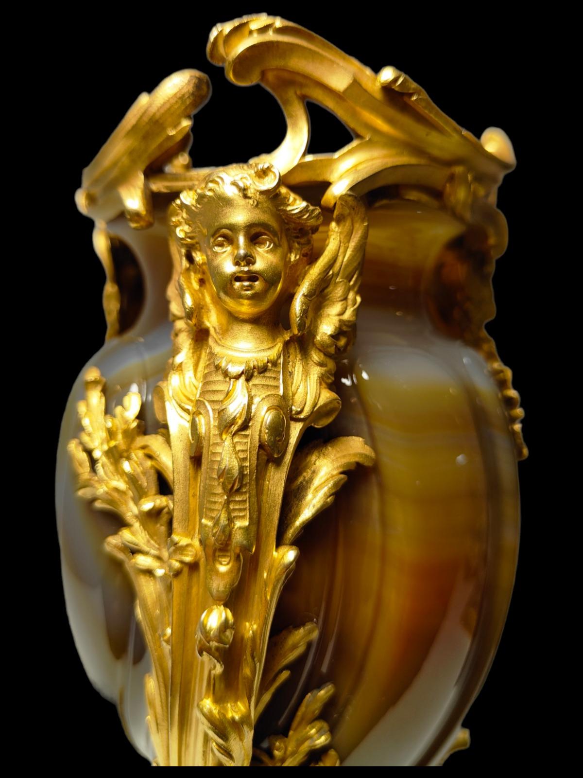 Außergewöhnliche französische Vase aus vergoldeter Bronze und Achat, 19. Jahrhundert (Französisch) im Angebot