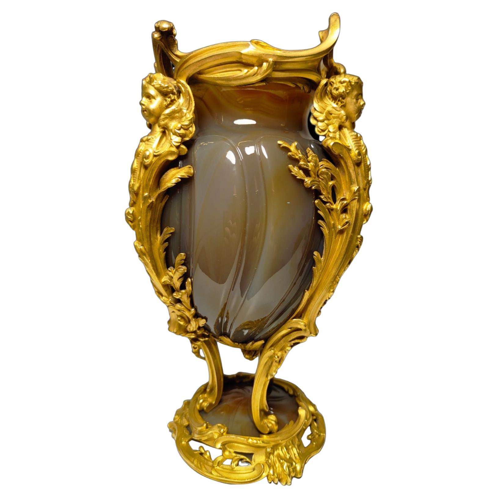 Außergewöhnliche französische Vase aus vergoldeter Bronze und Achat, 19. Jahrhundert im Angebot