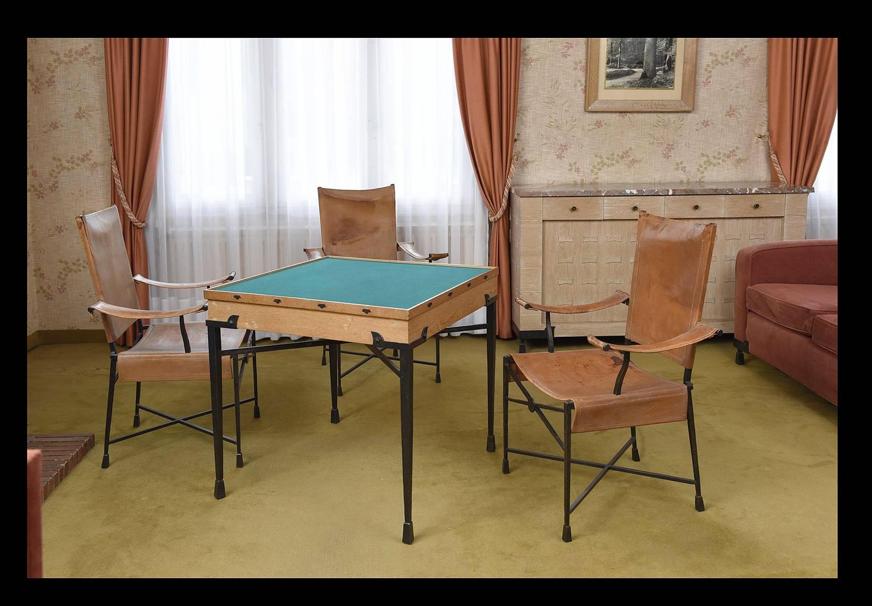 Außergewöhnlicher Spieltisch und Stühle von Etienne Kohlmann  (Französisch)