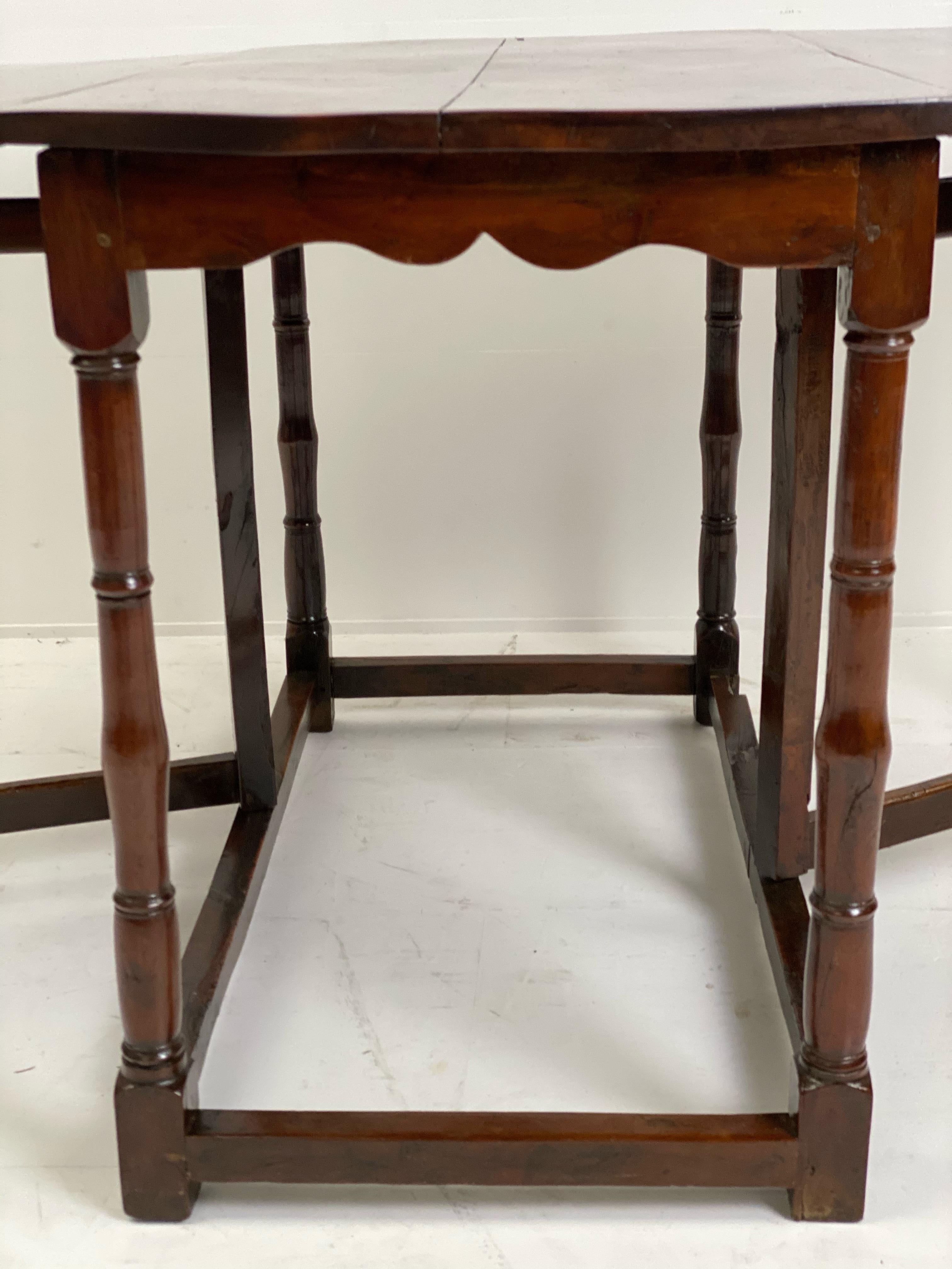 Polished Exceptional English Antique Gatelag Table in Yew Wood, 18 th Century For Sale