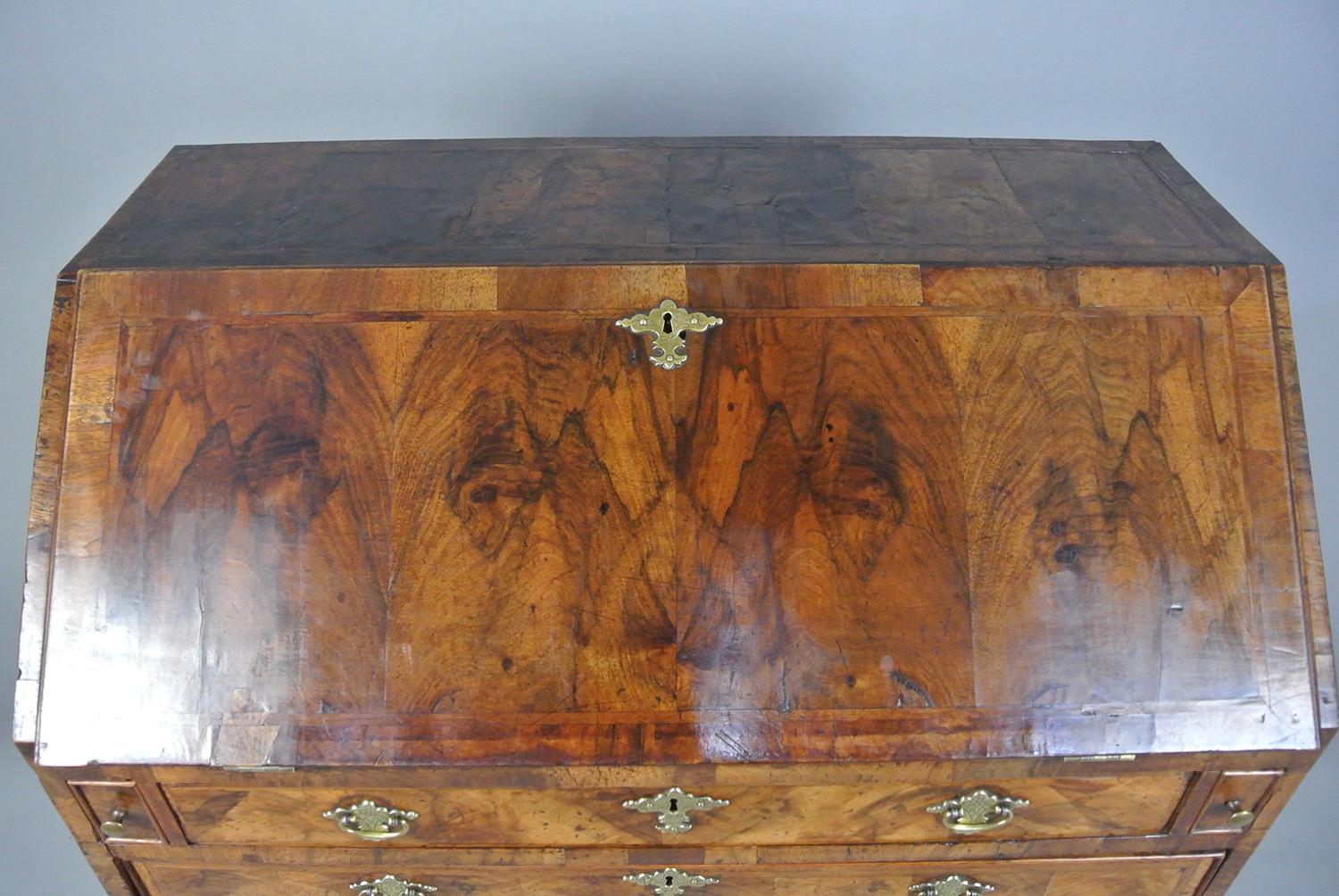 Exceptional George II Yew Wood and Walnut Bureau c. 1750 For Sale 5