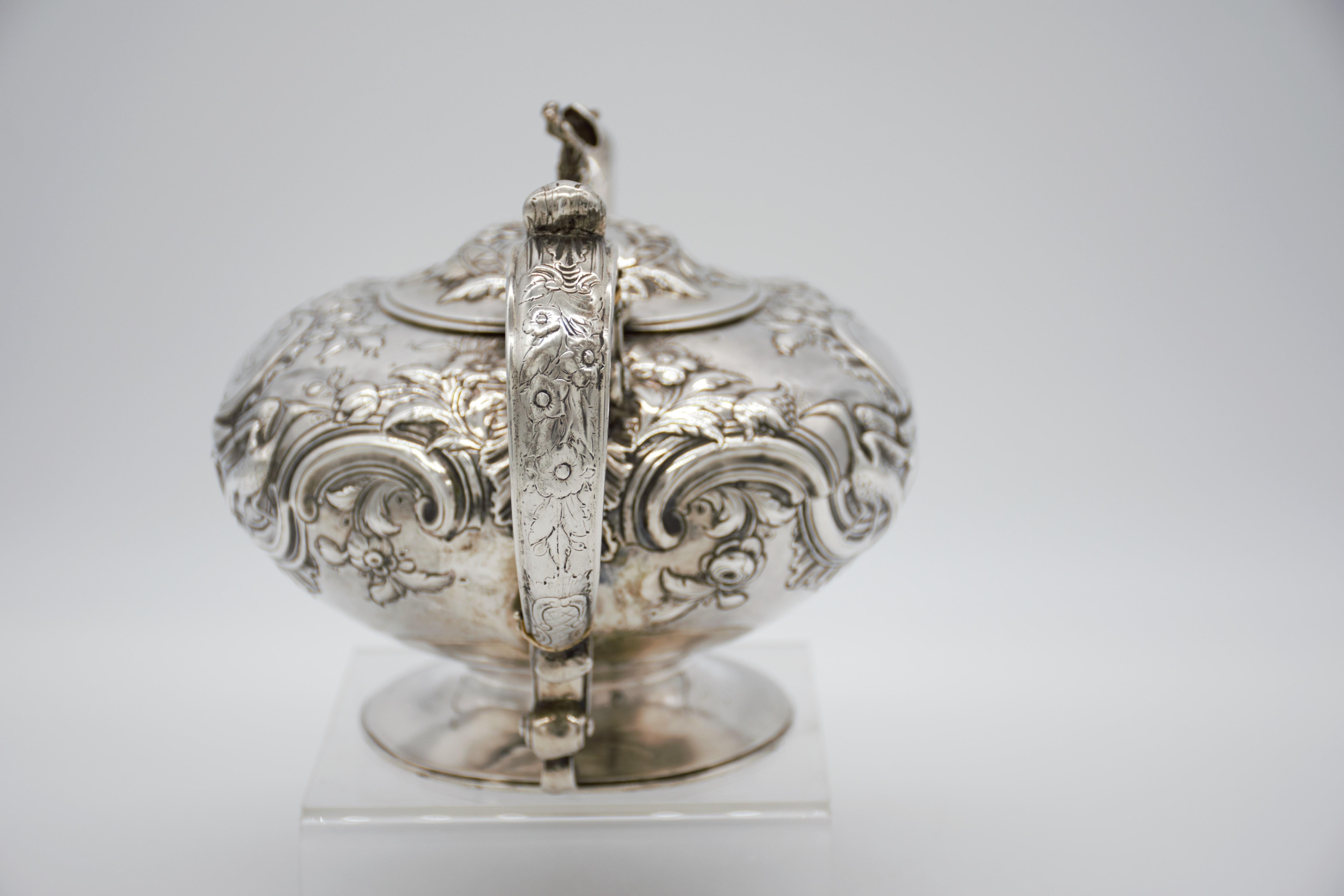 Neoclassical exceptional George III teapot by preeminent silversmith Paul Storr, 1793 For Sale
