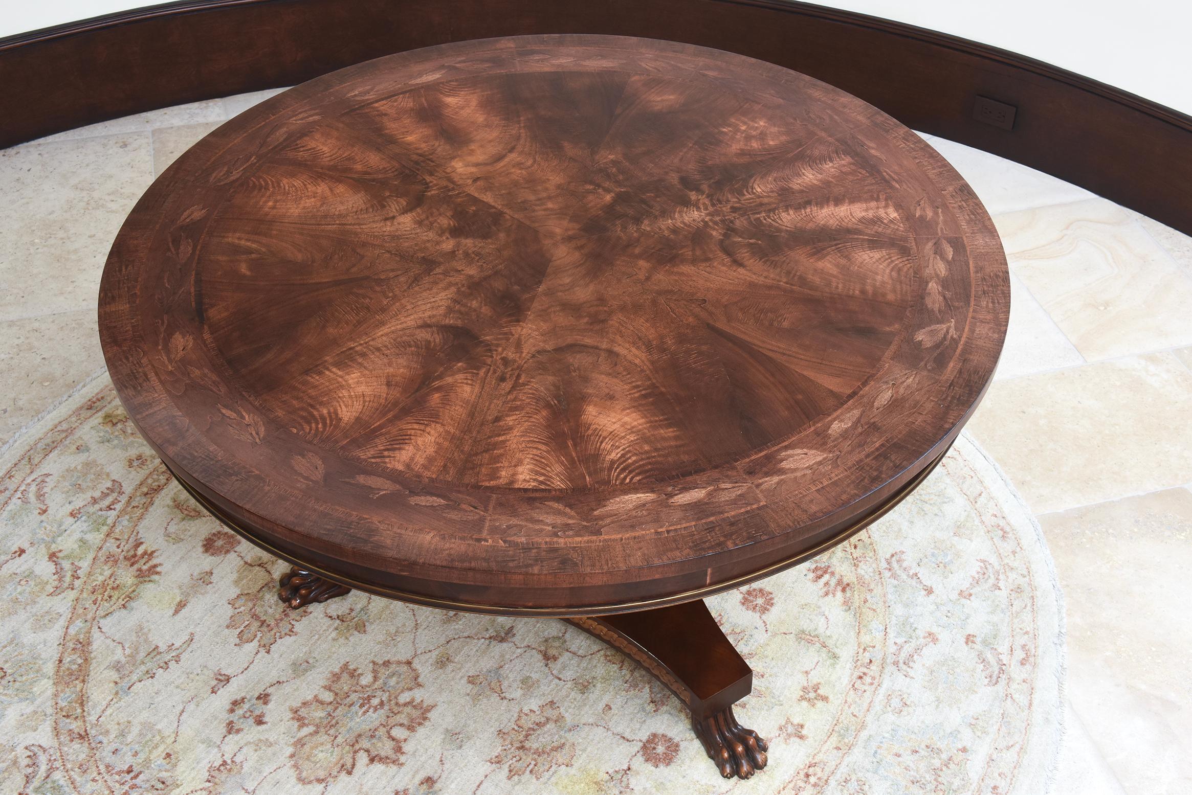 Excepcional mesa de desayuno o de entrada de caoba dorada de la época de Jorge IV Tallado a mano en venta