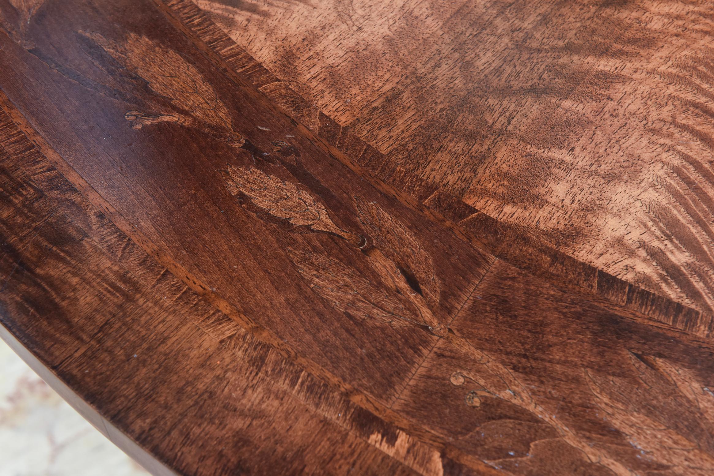 Excepcional mesa de desayuno o de entrada de caoba dorada de la época de Jorge IV en venta 1