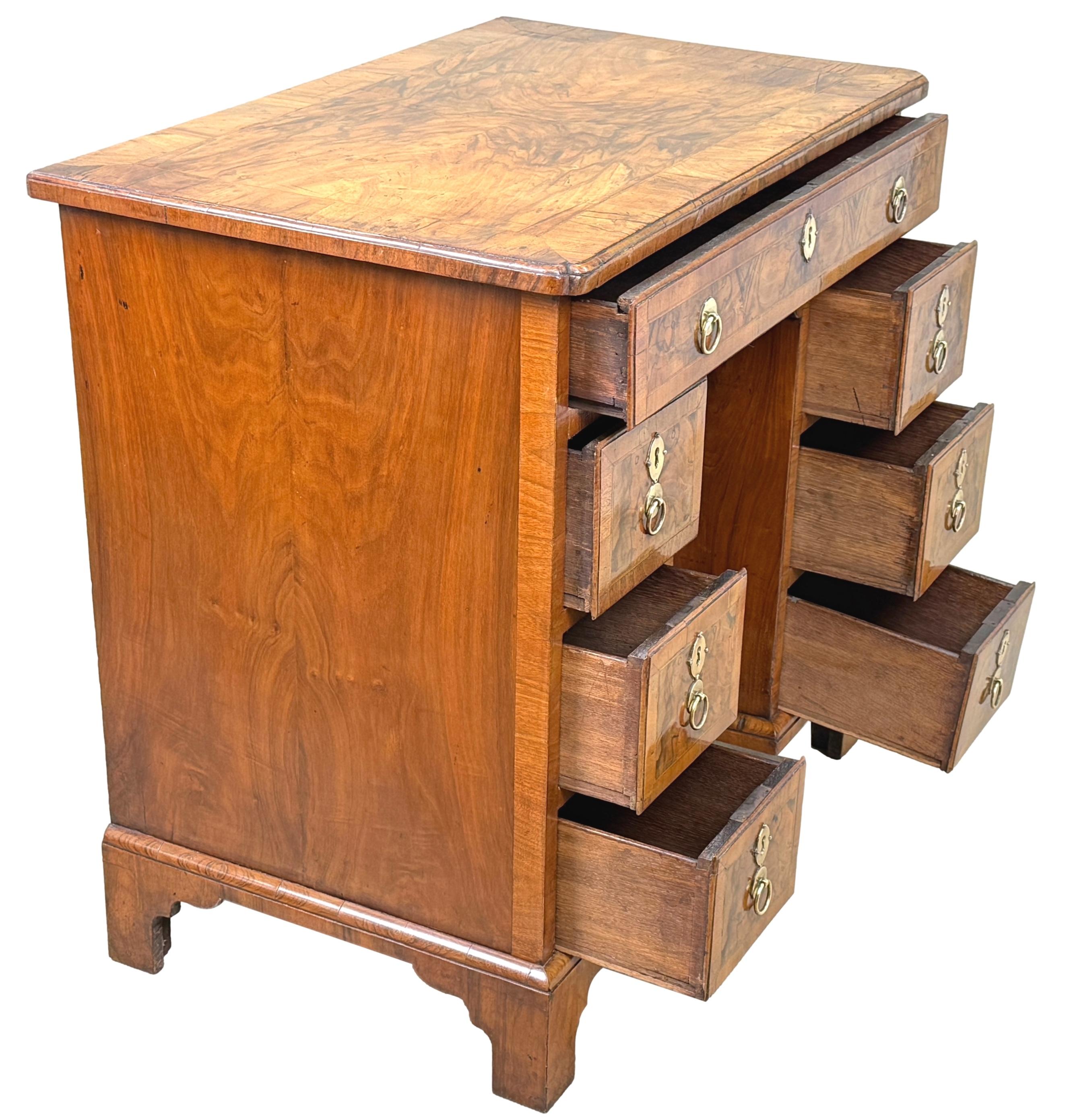 Exceptional Georgian 18th Century Walnut Kneehole Desk For Sale 8