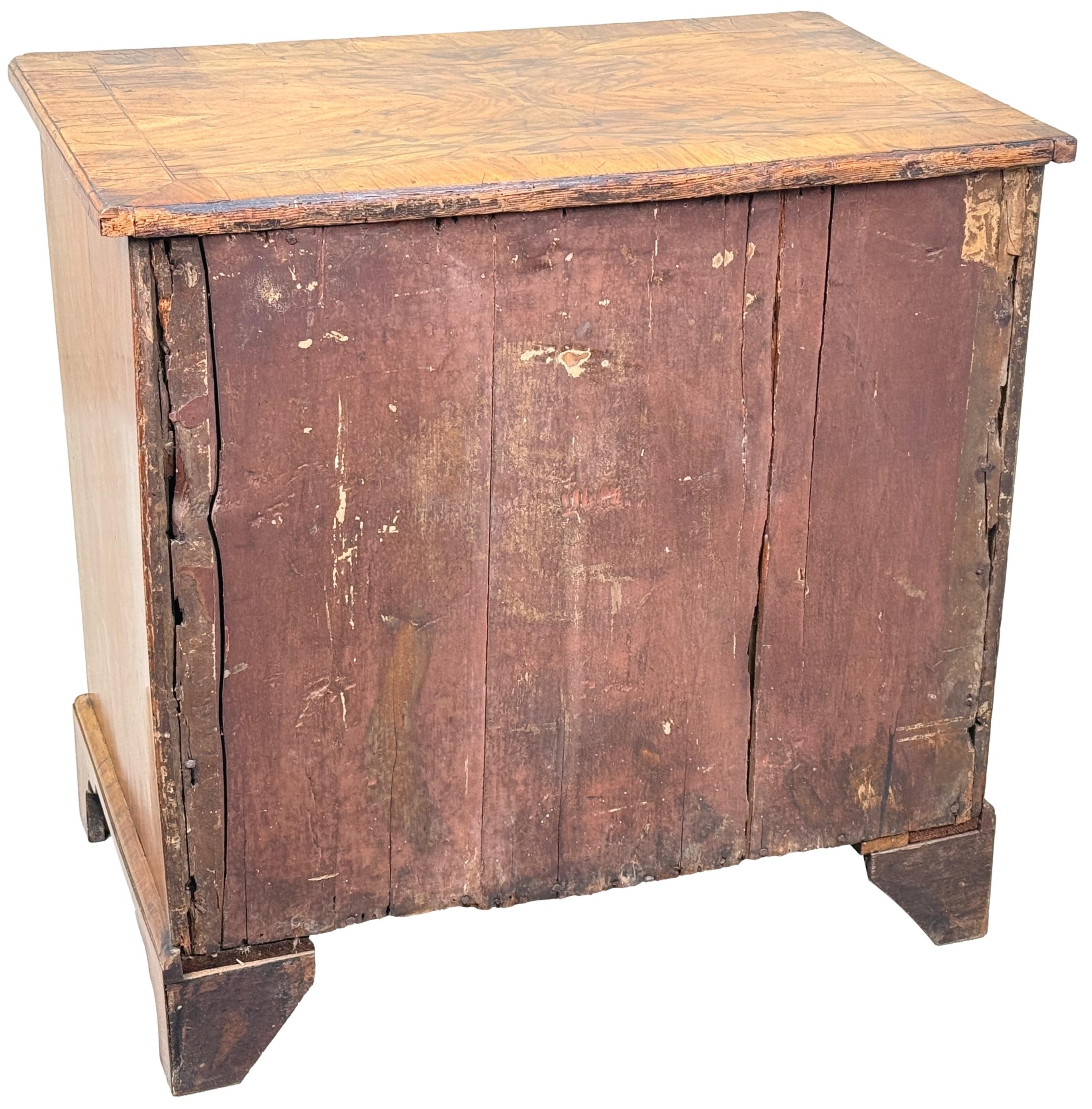 Exceptional Georgian 18th Century Walnut Kneehole Desk For Sale 9