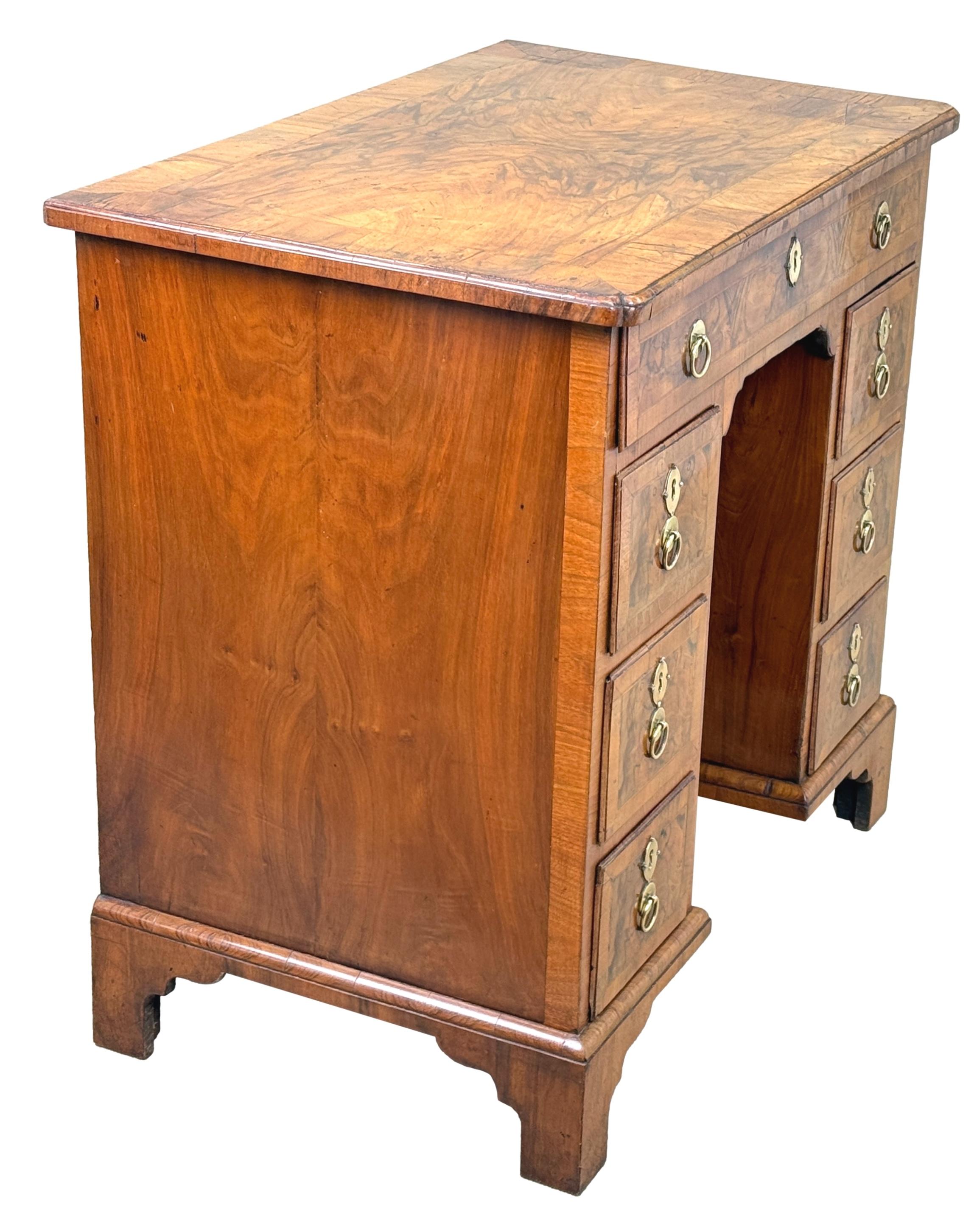 Exceptional Georgian 18th Century Walnut Kneehole Desk For Sale 3
