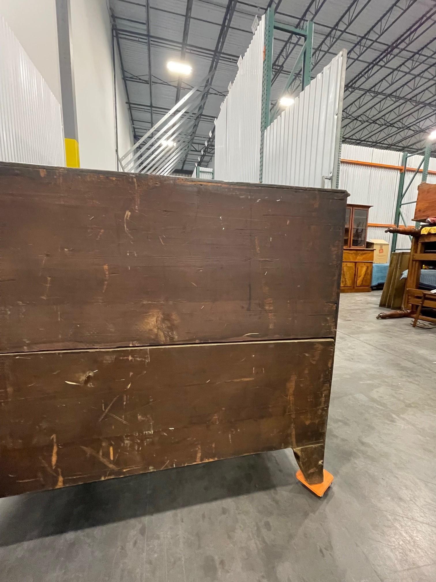 Exceptional Georgian Bow Front Chest of Drawers For Sale 3