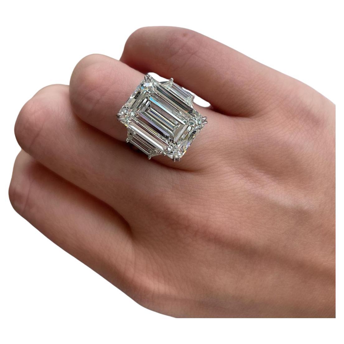 EXCEPTIONNELLE Bague en diamant taille émeraude de 10 carats certifiée GIA