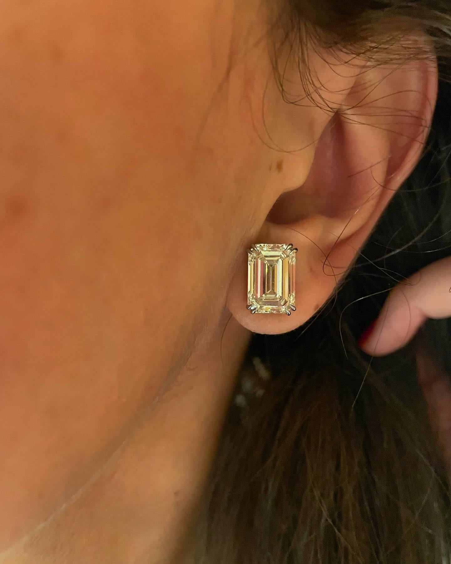 Exceptional GIA Certified 10.14 Carat Emerald Cut Diamond Studs in Platinum In New Condition For Sale In Rome, IT