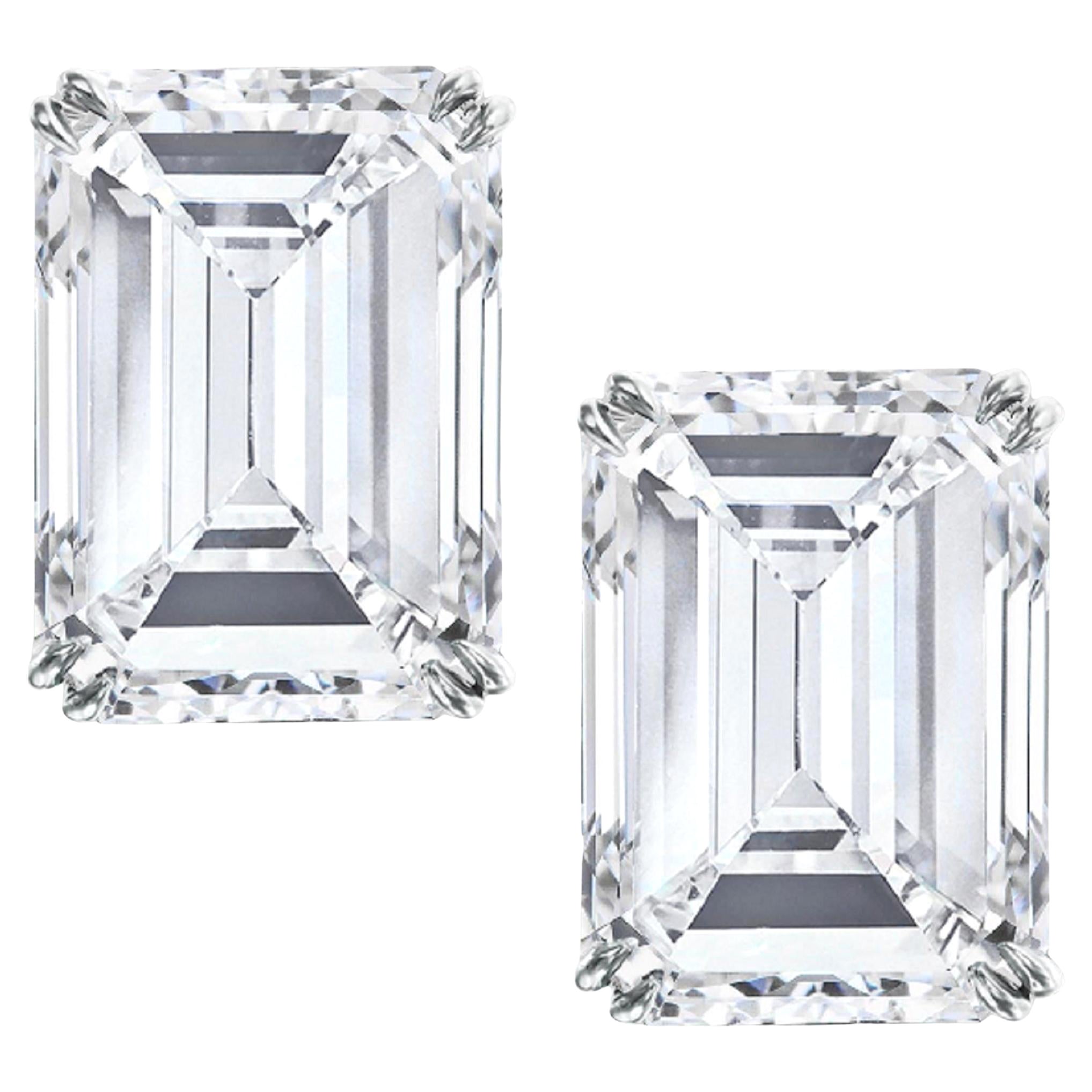 Exceptionnels clous en platine avec diamants taille émeraude de 10,14 carats certifiés GIA en vente