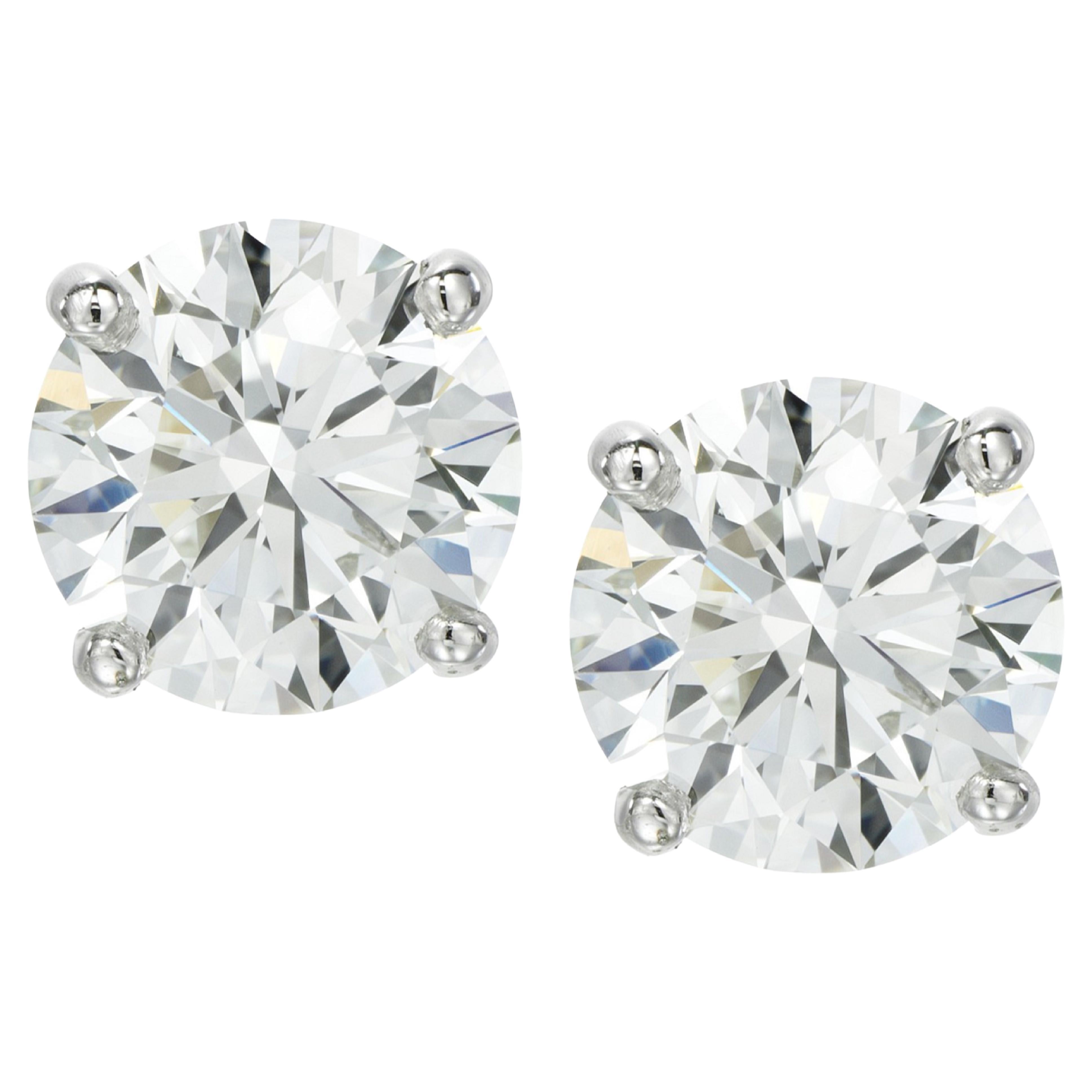Außergewöhnliche GIA-zertifizierte 10 Karat Diamant-Ohrstecker im runden Brillantschliff im Angebot