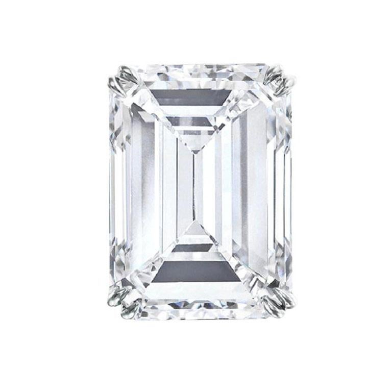Contemporain Exceptionnels clous en platine avec diamants taille émeraude de 10,14 carats certifiés GIA en vente