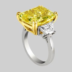 EXCEPTIONAL GIA Certified 12.45 Carat Fancy Yellow Diamond Ring