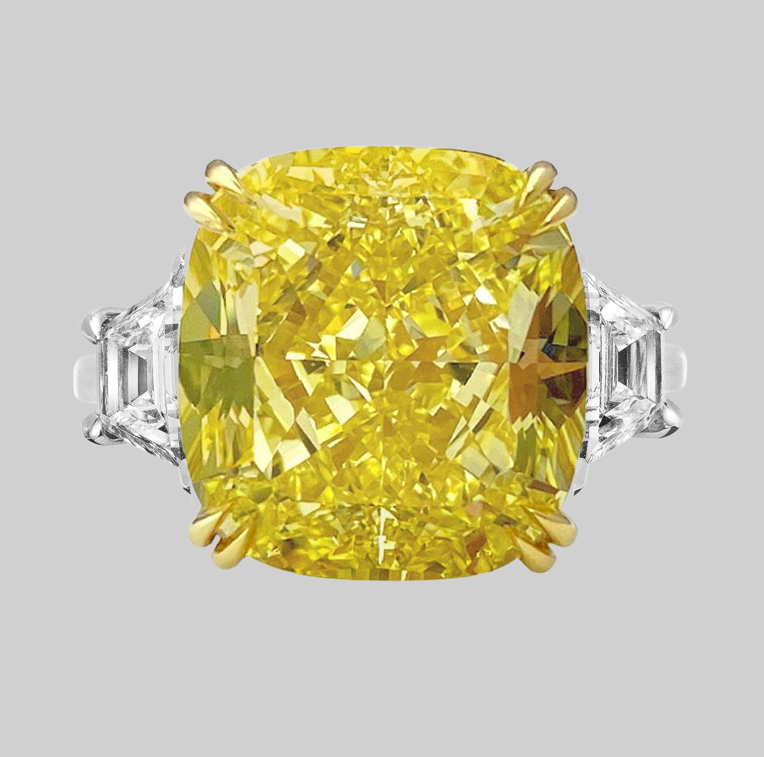 EXCEPCIONAL Anillo de Diamantes Amarillo Fantasía de 12.45 Quilates Certificado por GIA Moderno en venta