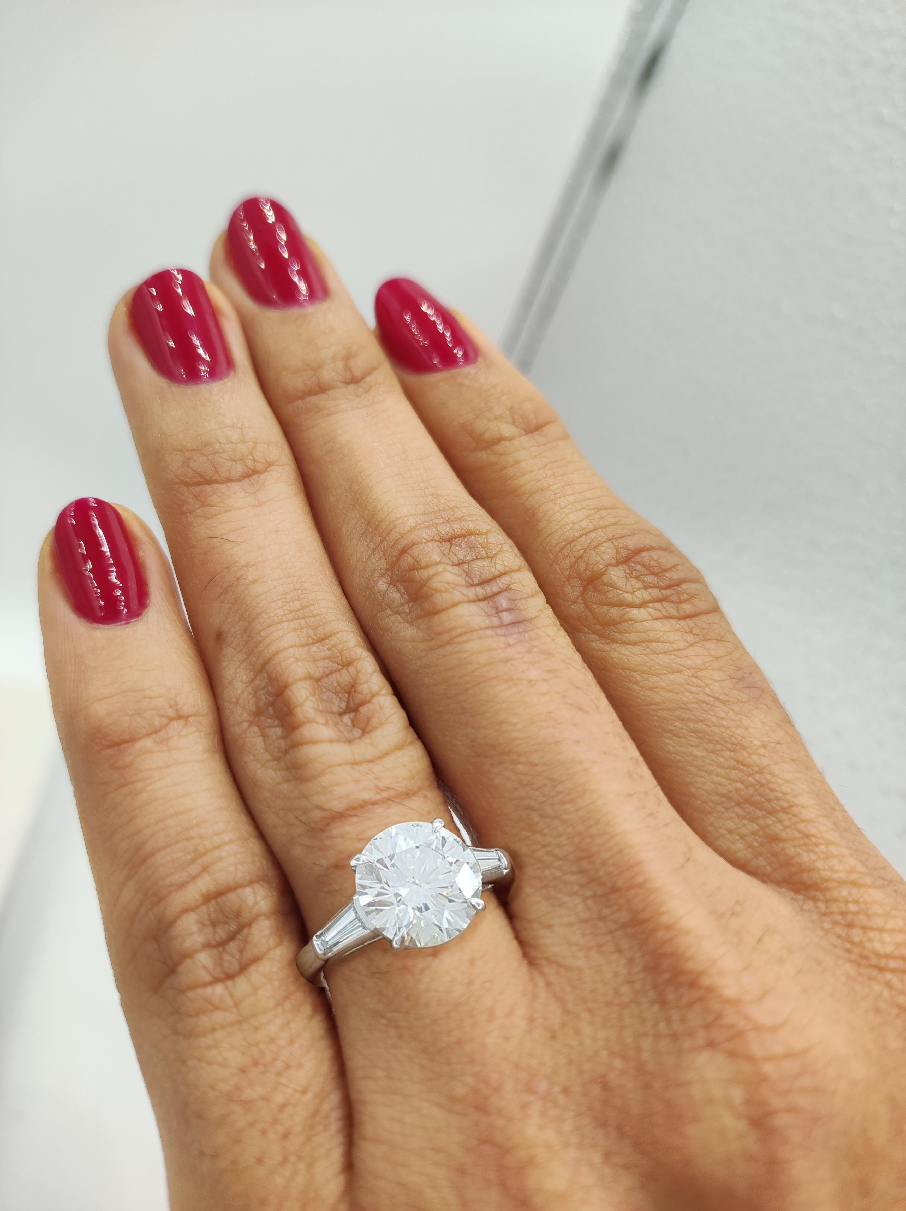 Außergewöhnlicher GIA-zertifizierter 2 Karat runder Diamant im Brillantschliff F COLOR FLAWLESS  (Rundschliff) im Angebot