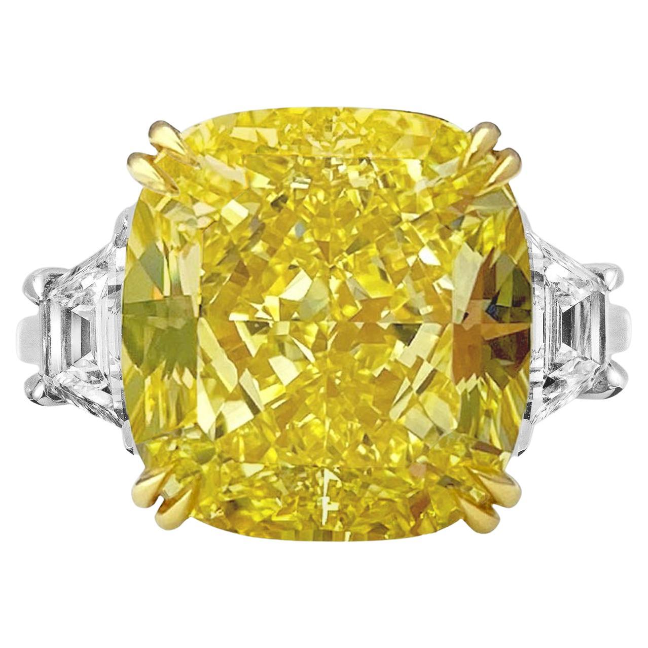 EXCEPTIONAL GIA Certified 23 Carat Fancy VIVID Yellow Diamond Ring For Sale