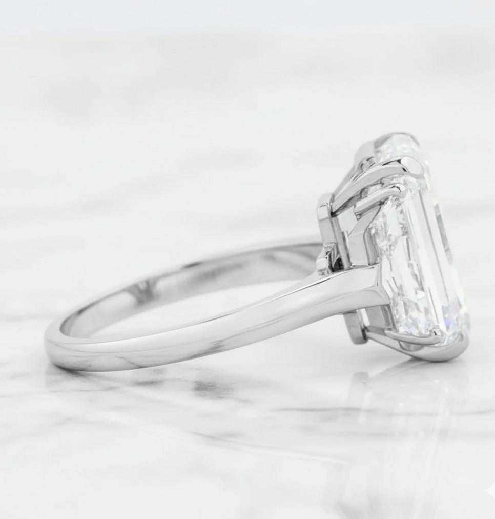 Außergewöhnlicher GIA-zertifizierter Diamantring mit 3 Karat im Smaragdschliff VVS im Zustand „Neu“ im Angebot in Chicago, IL