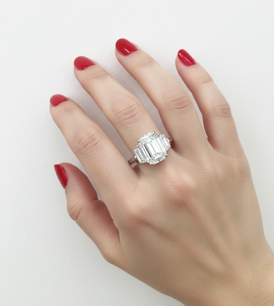 Außergewöhnlicher GIA-zertifizierter Diamantring mit 3 Karat im Smaragdschliff VVS im Angebot 1