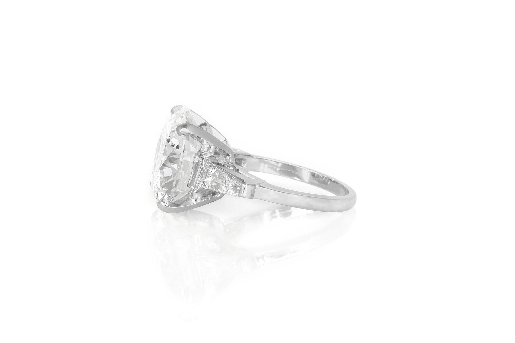 Außergewöhnlicher GIA-zertifizierter 3,70 Karat runder Diamantring mit Brillantschliff 3x (Kissenschliff) im Angebot