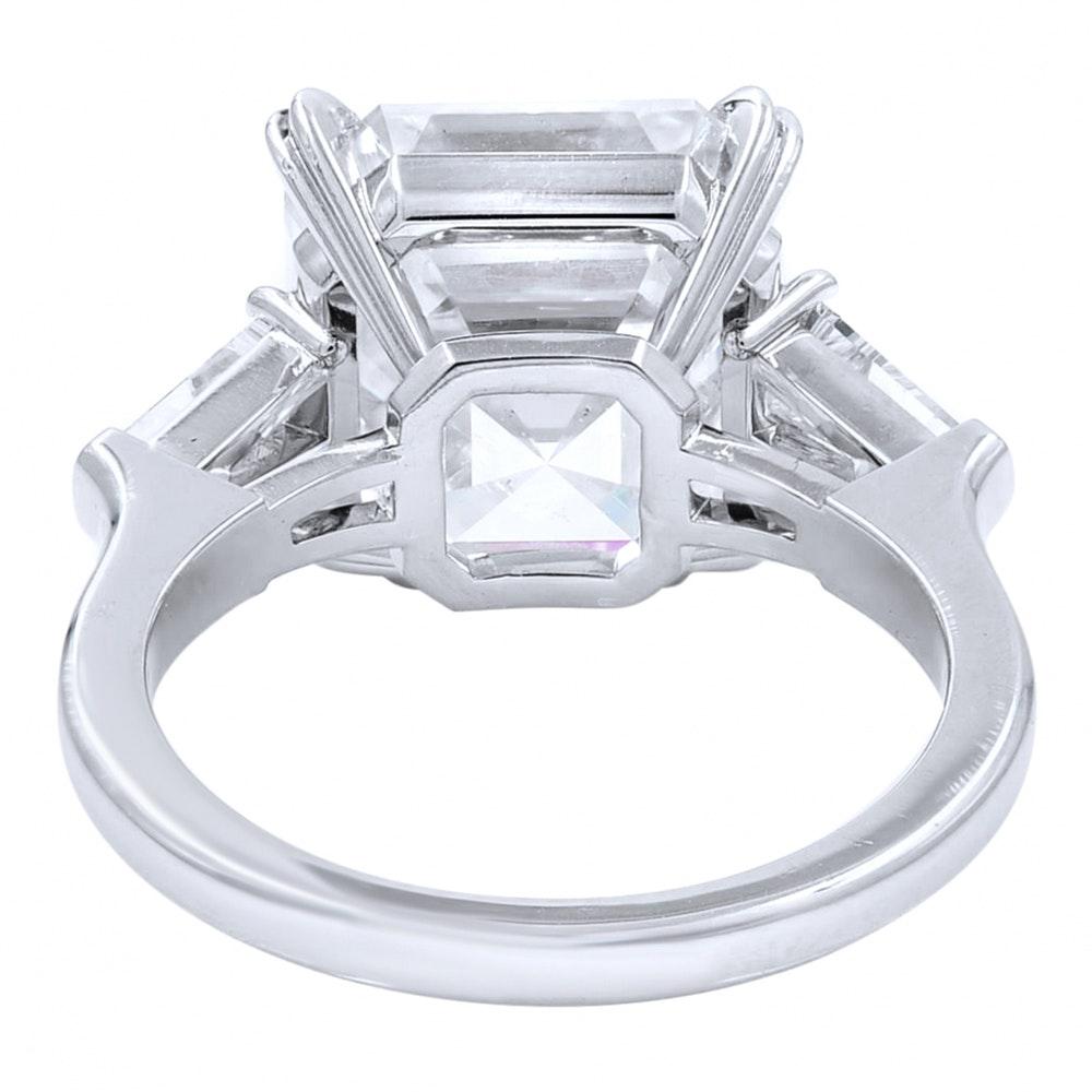 Modern Exceptional GIA Certified 4 Carat Asscher Cut Diamond Ring 
