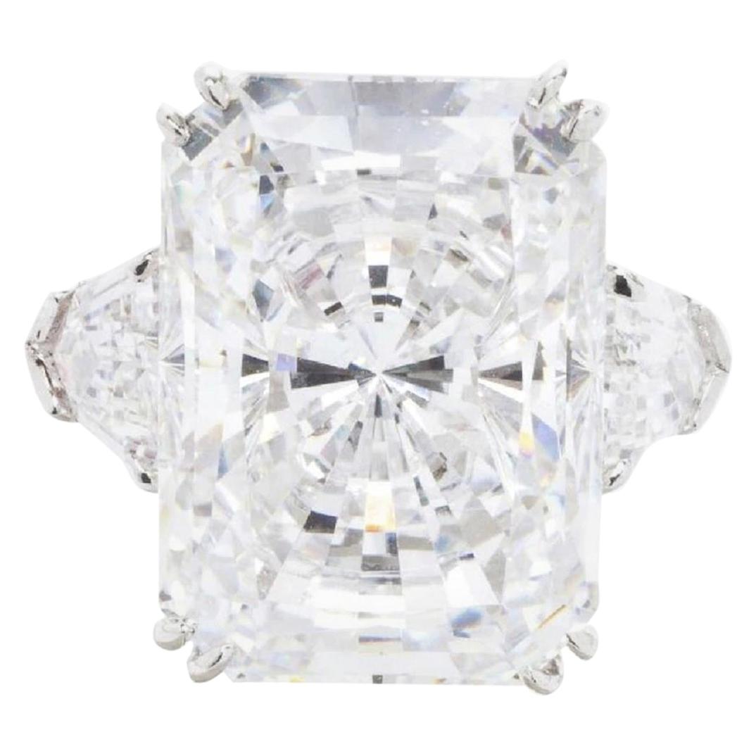 EXCEPTIONAL GIA Certified 4 Carats Radiant Cut Diamond Ring 10.61 mm long For Sale