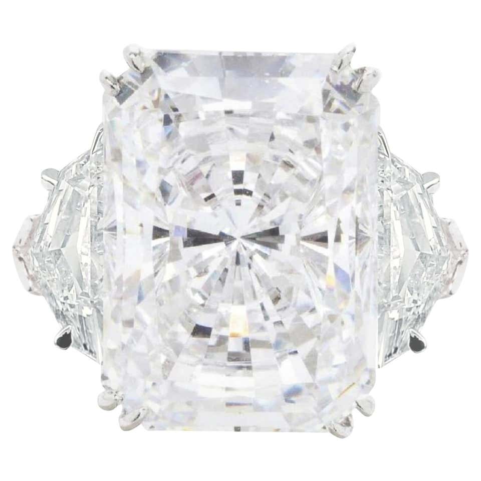 Radiant Side GIA Certified Three Stone Radiant Trillion Cut Diamond Ring For Sale at ...