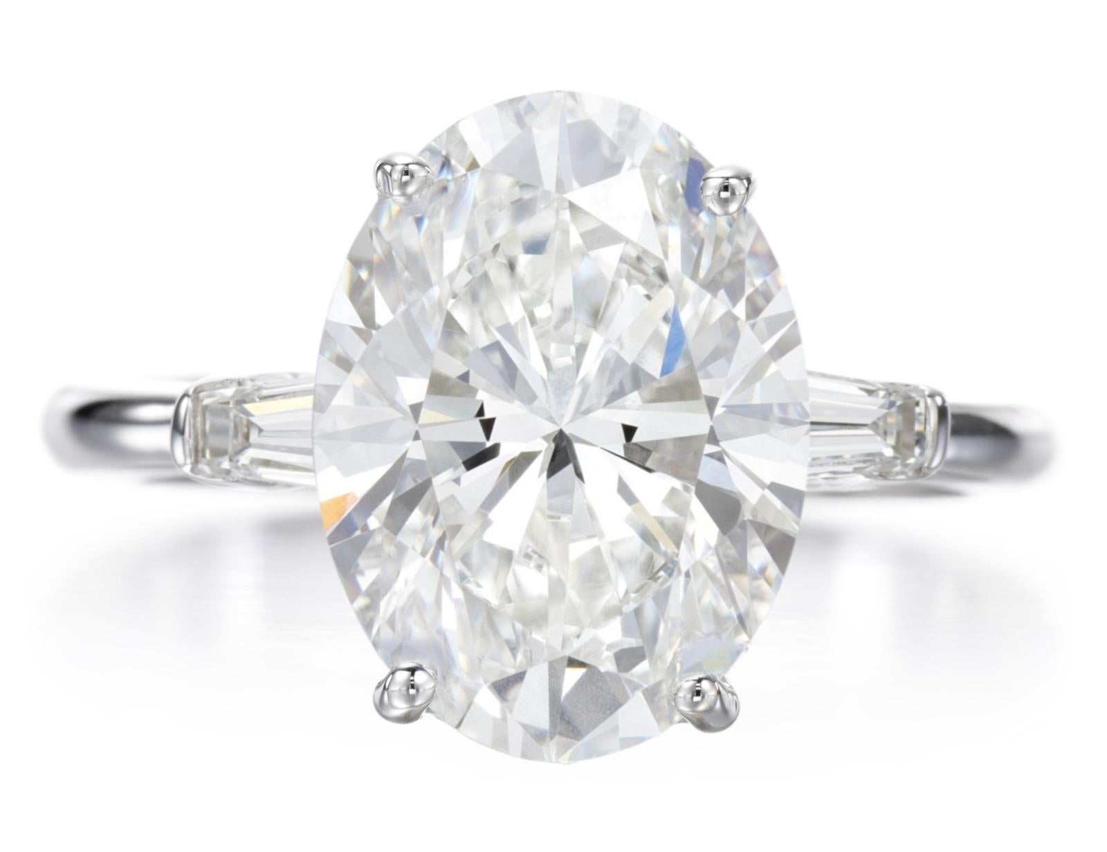 Taille ovale Exceptionnelle bague avec diamant ovale de 4 carats certifié GIA en vente