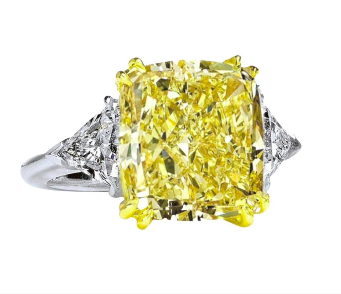 Taille coussin Exceptionnelle bague en diamant jaune fantaisie de 4,10 carats certifié GIA, pureté FLAWLESS en vente
