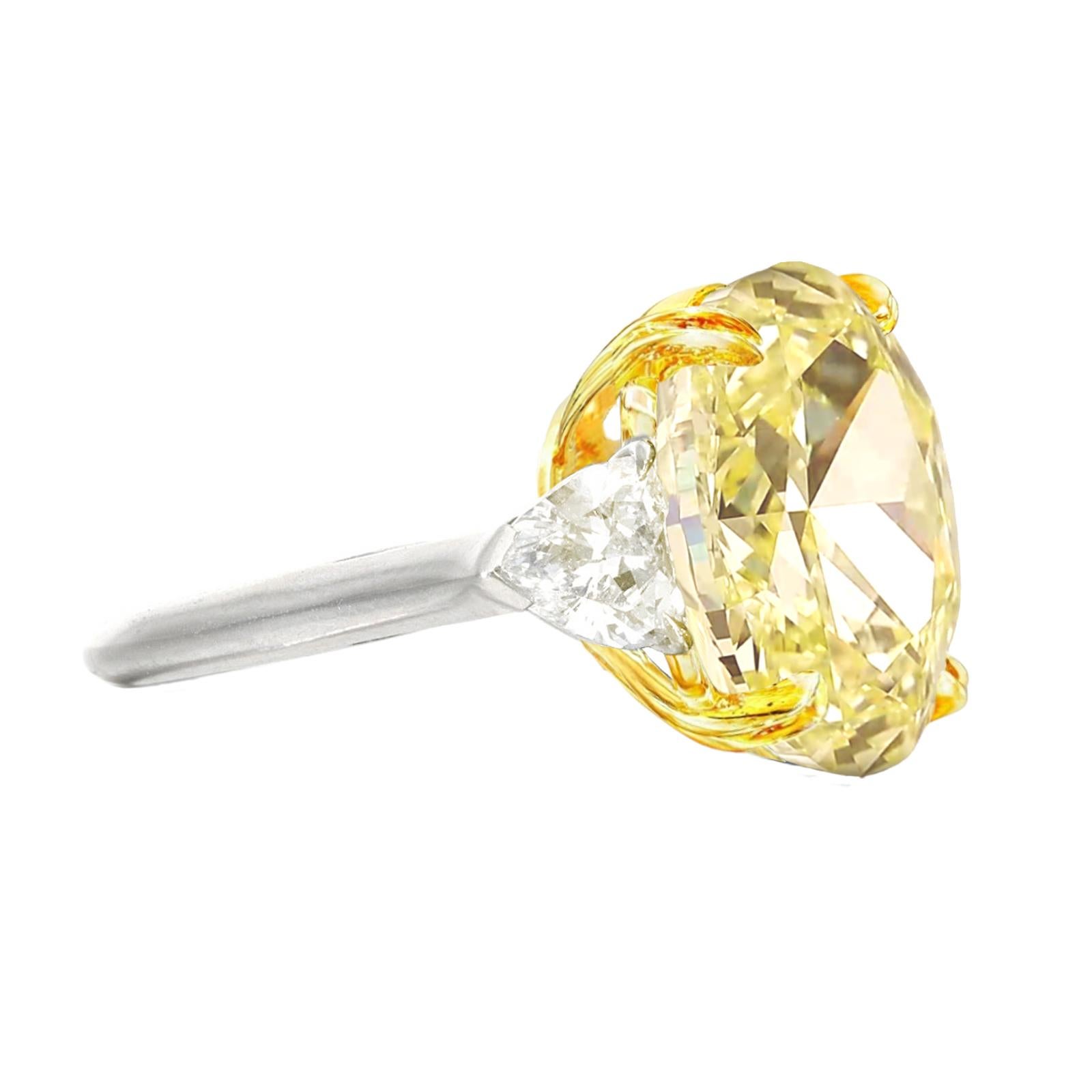 Außergewöhnlicher GIA-zertifizierter 5 Karat makelloser gelber Fancy-Diamantring (Moderne) im Angebot