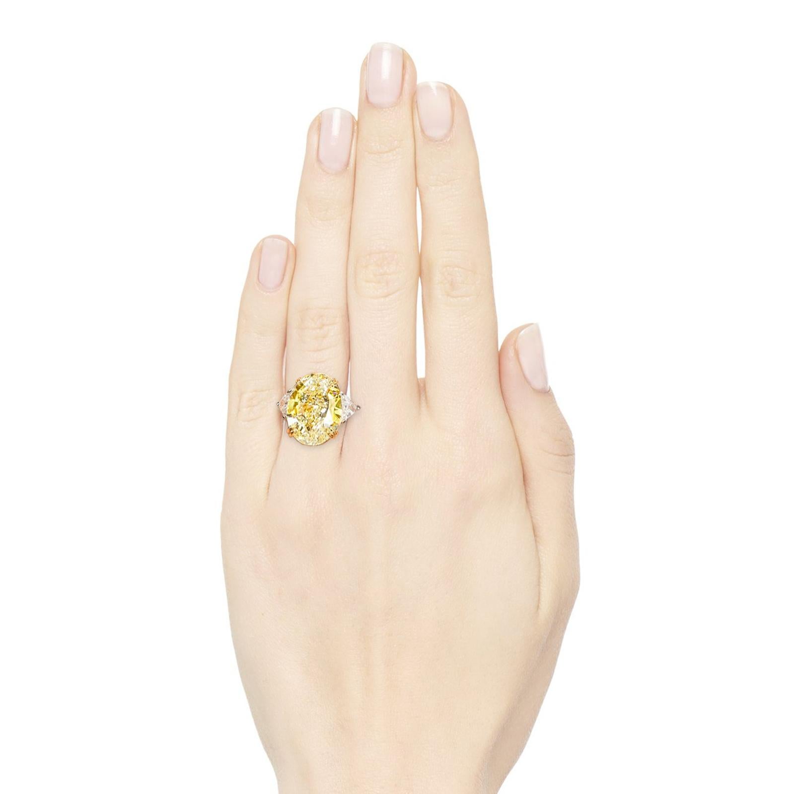 Außergewöhnlicher GIA-zertifizierter 5 Karat makelloser gelber Fancy-Diamantring (Kissenschliff) im Angebot